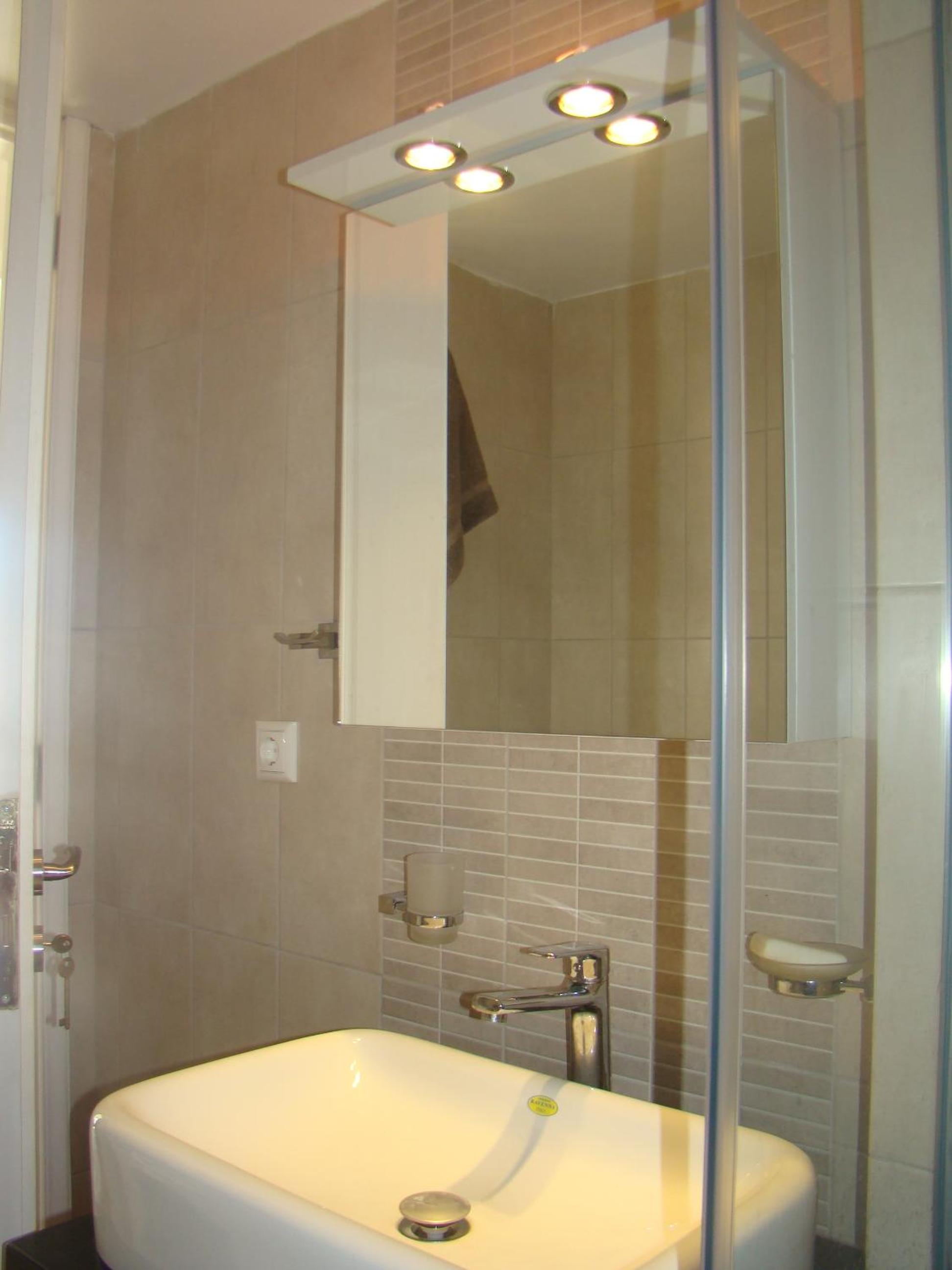 Apartment with Terrace - Photo 8