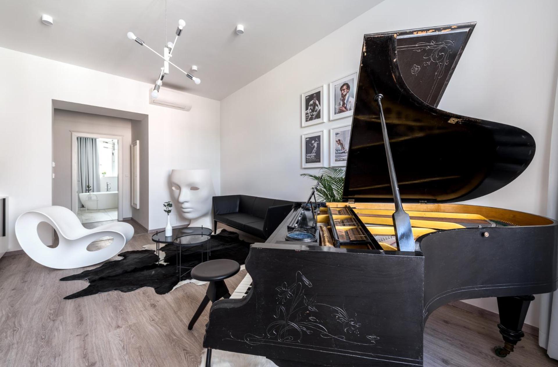 Apartment photo 2