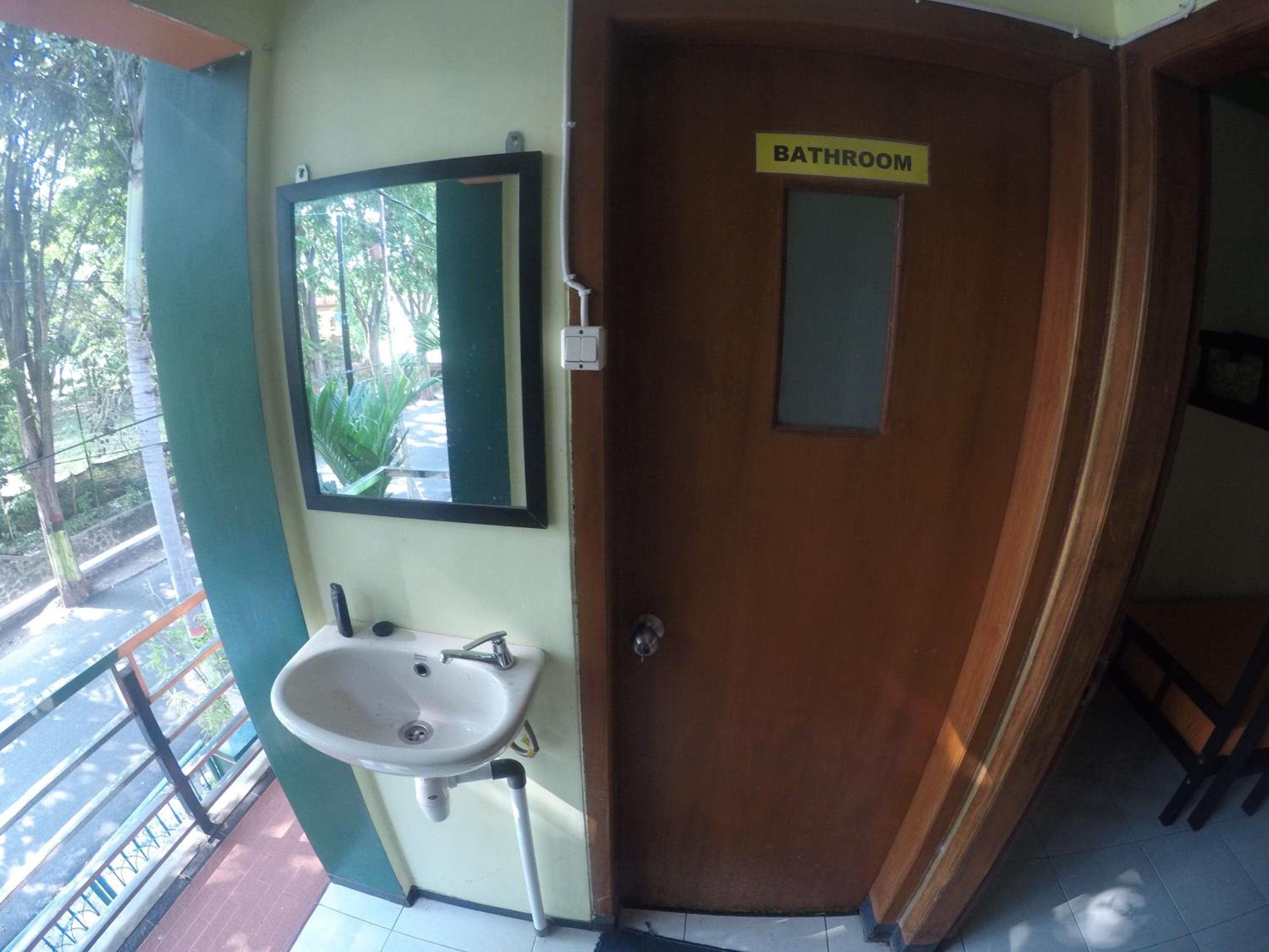Standard Double Room with Shared Bathroom photo 3