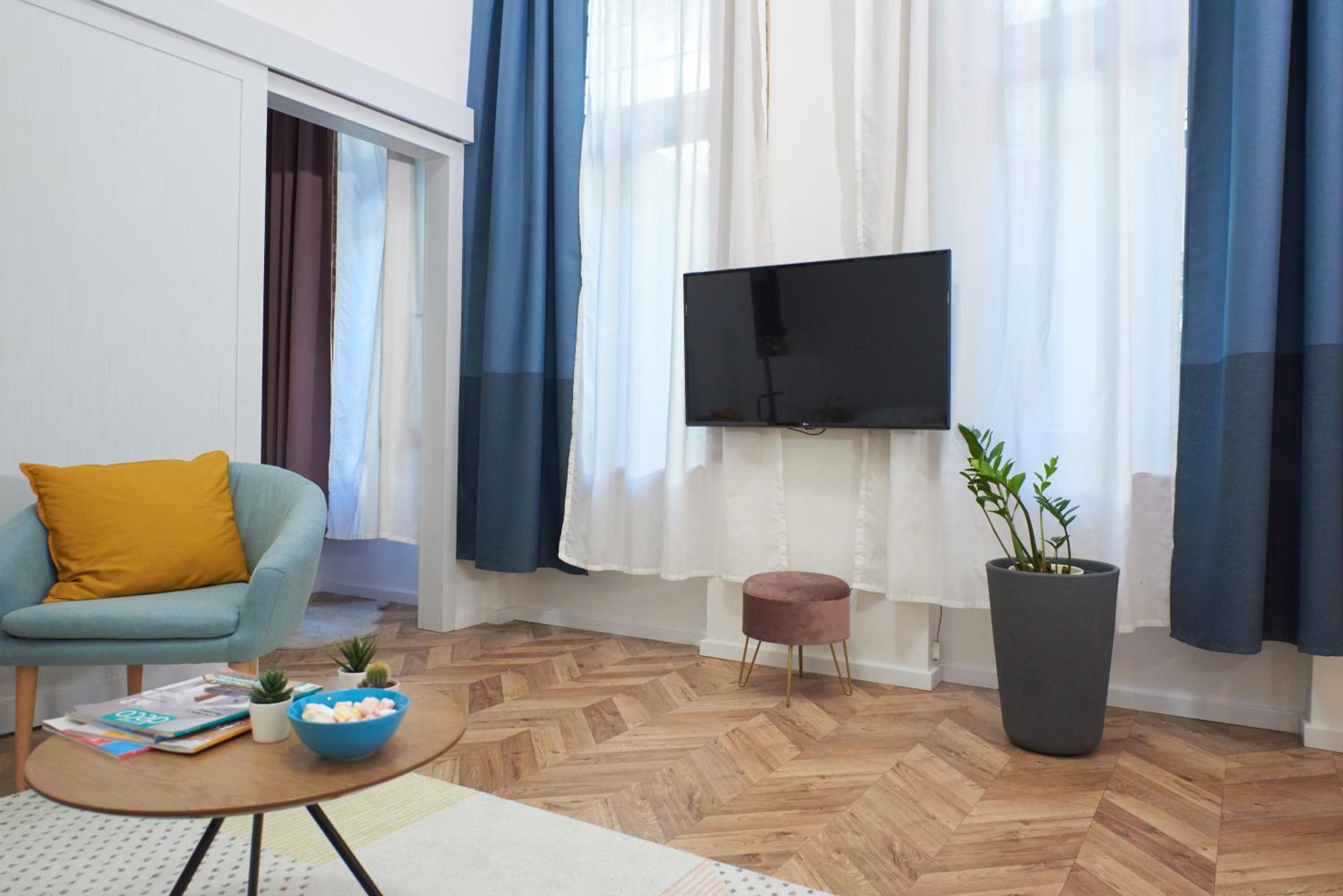 One-Bedroom Apartment - Photo 4