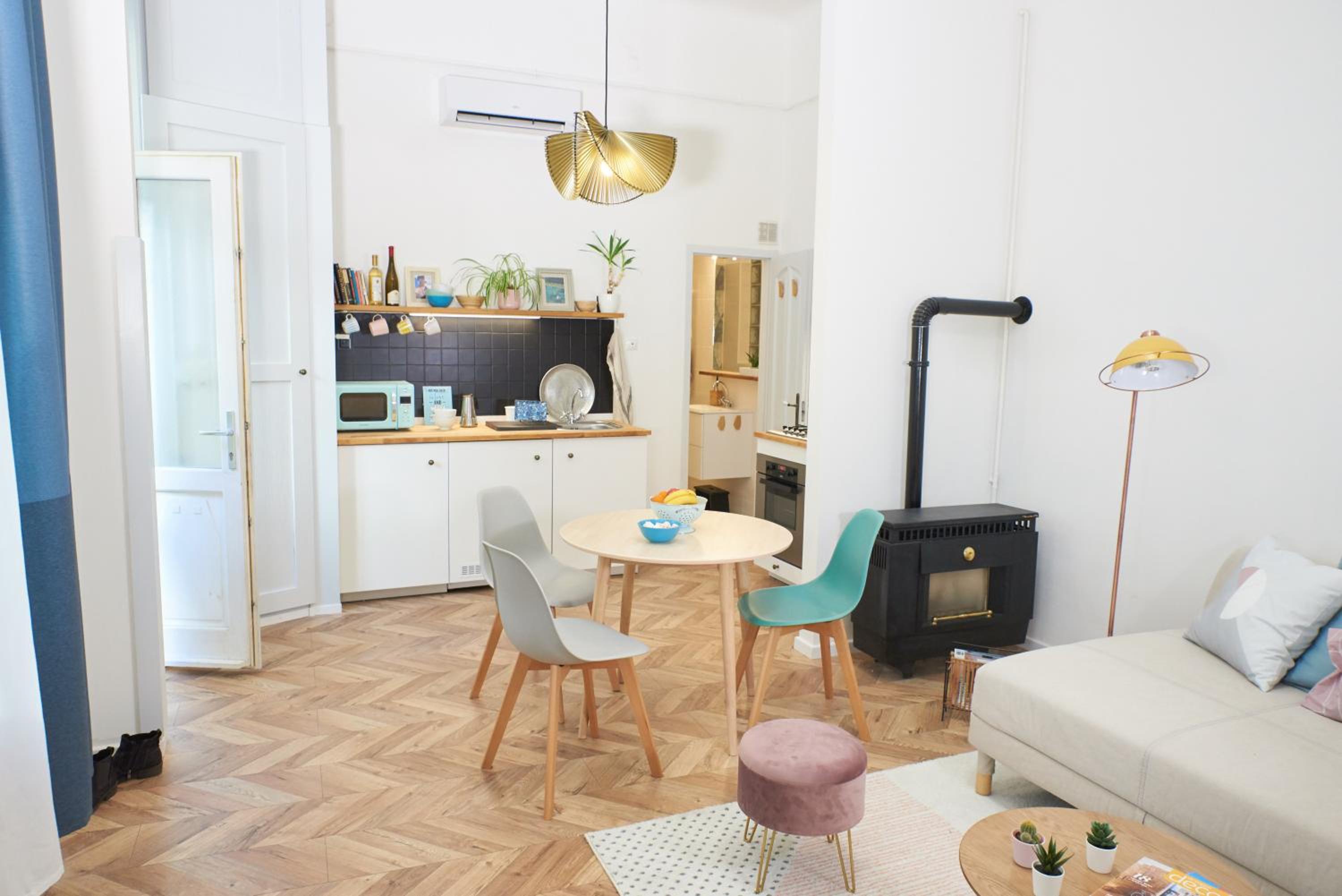 One-Bedroom Apartment - Photo 7