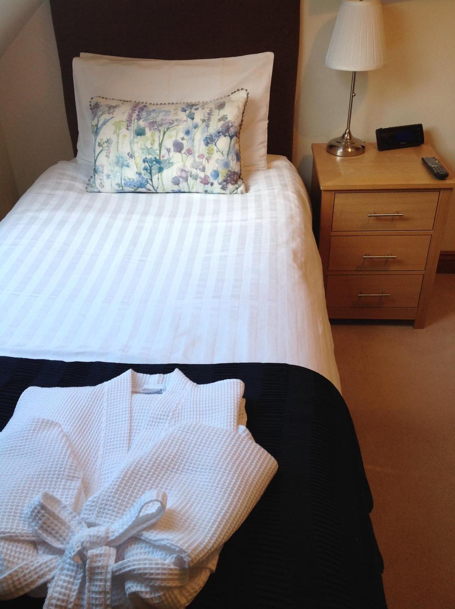 Single Room with Private Bathroom photo 1