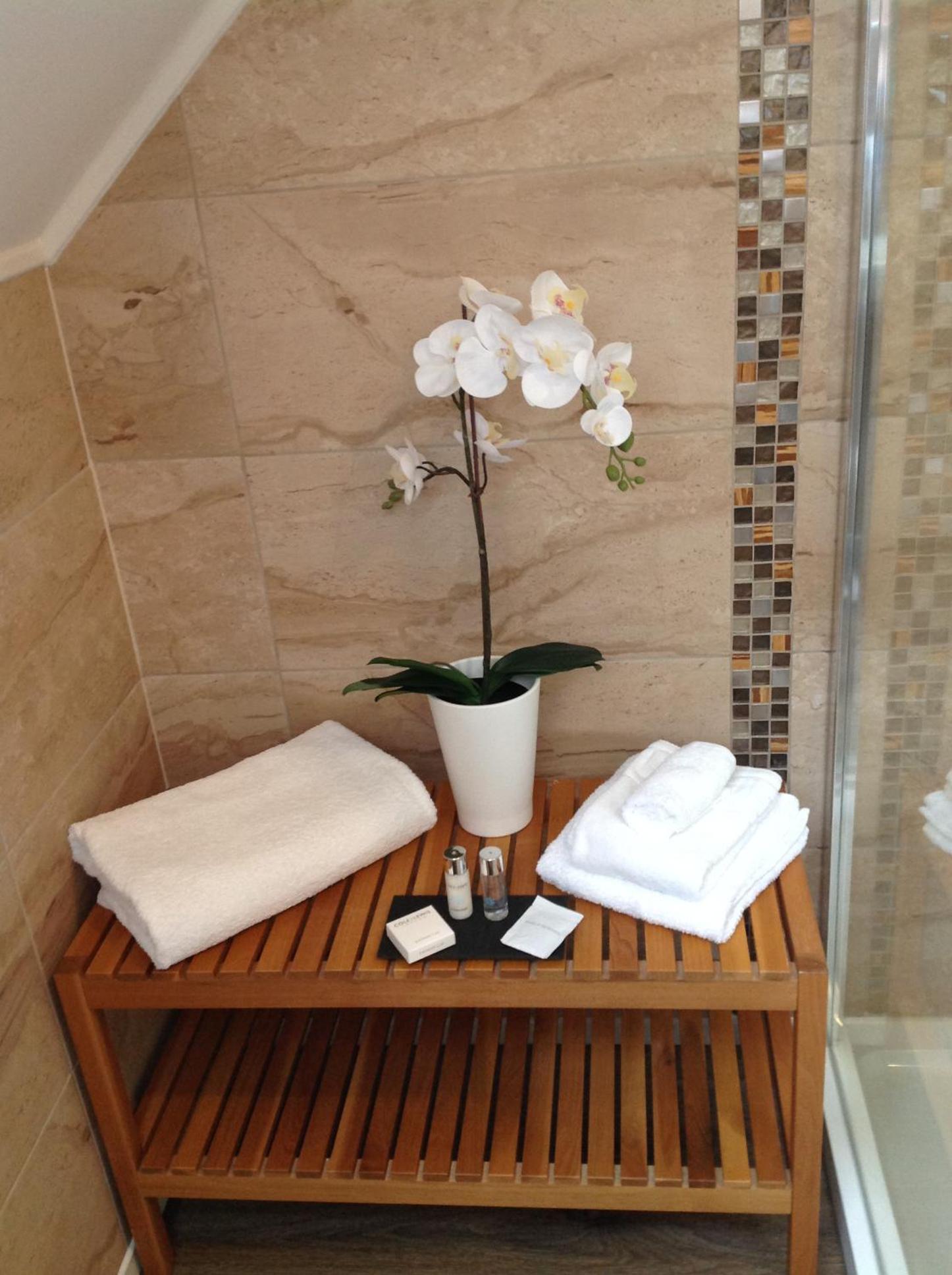 Single Room with Private Bathroom photo 2