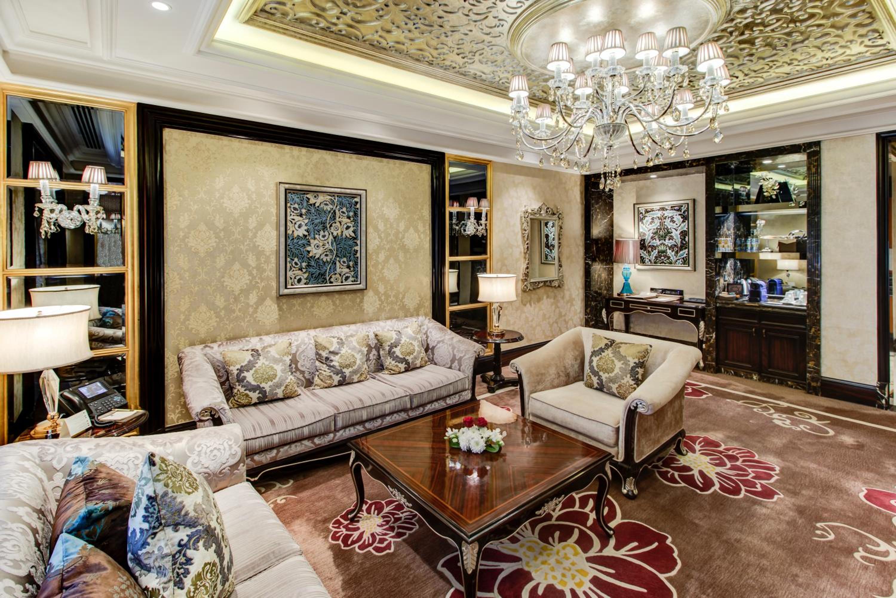 Executive Suite - Photo 11