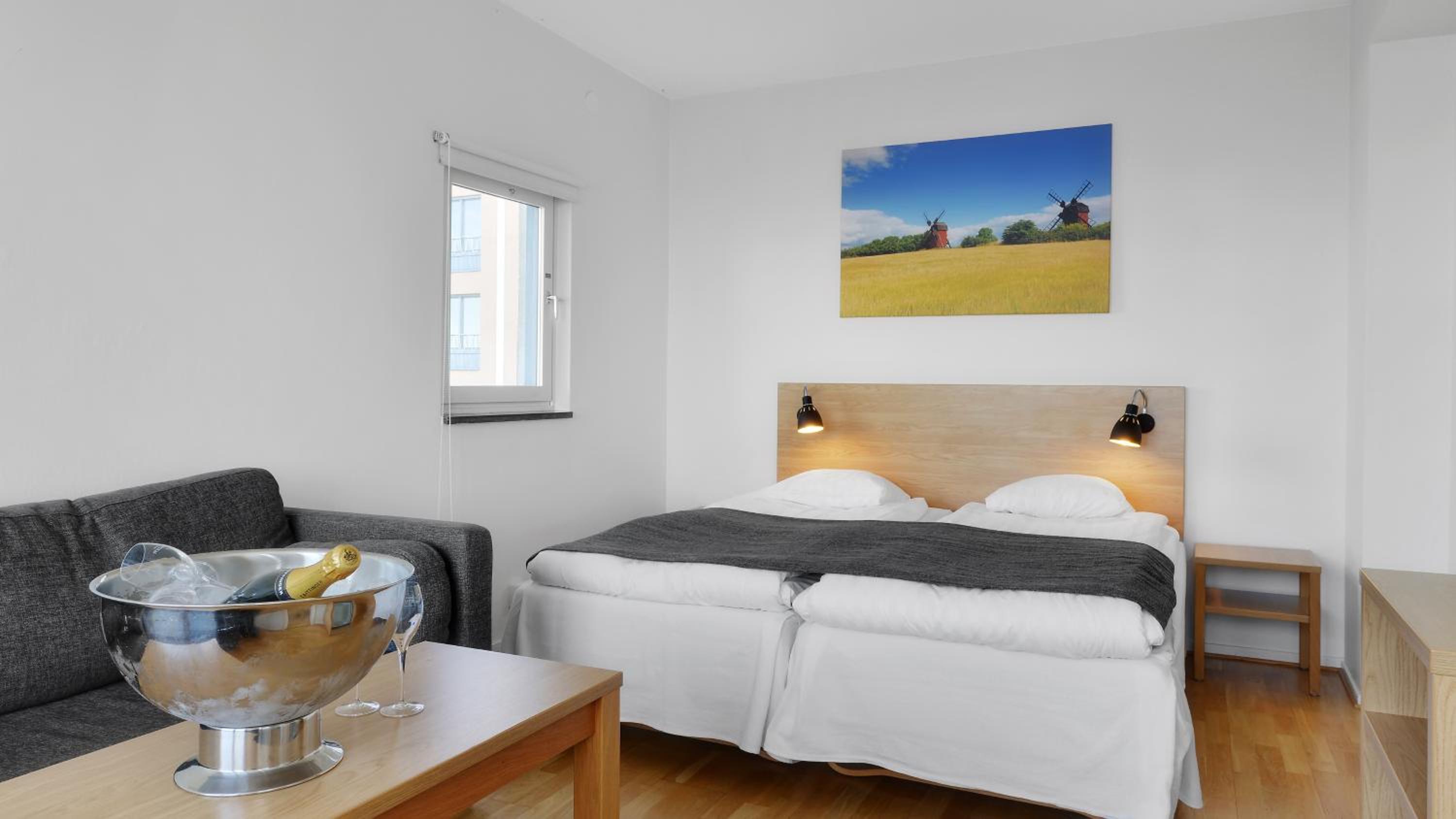 Family Room (2 Adults + 2 Children)