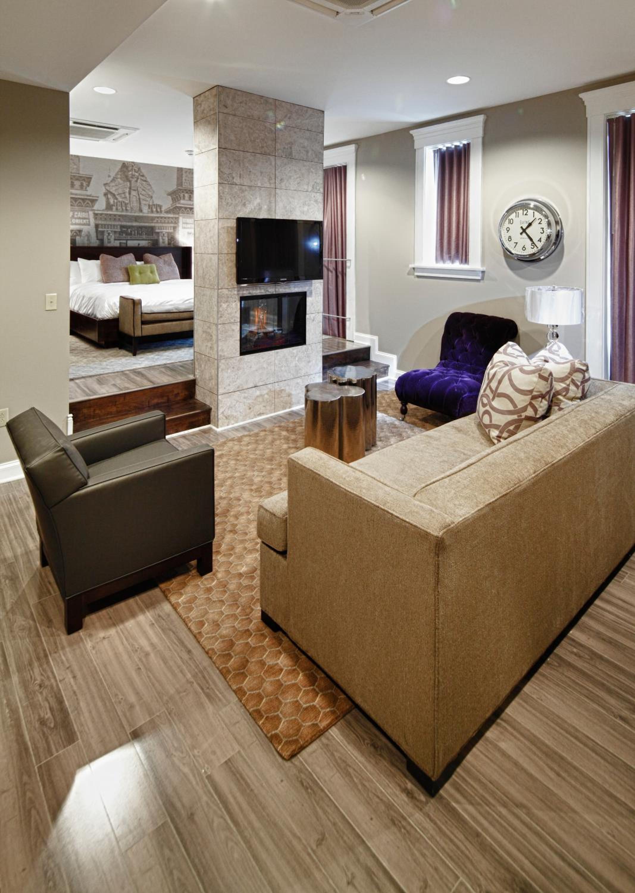 Junior Suite with King Bed - Photo 2