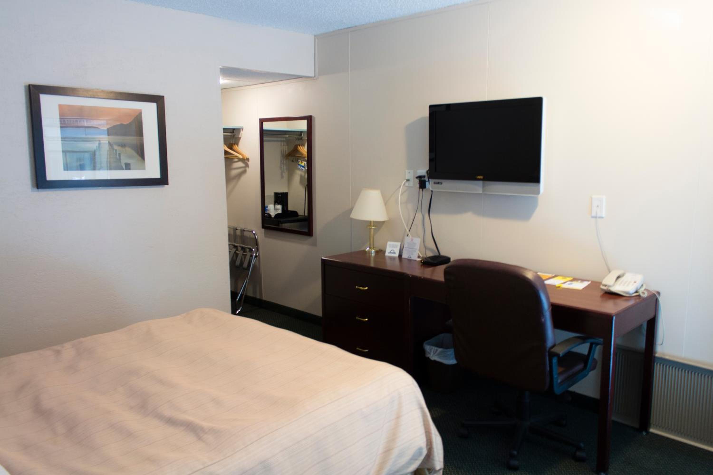 Double Suite with Sofa Bed and Kitchen - Non-Smoking - Photo 2