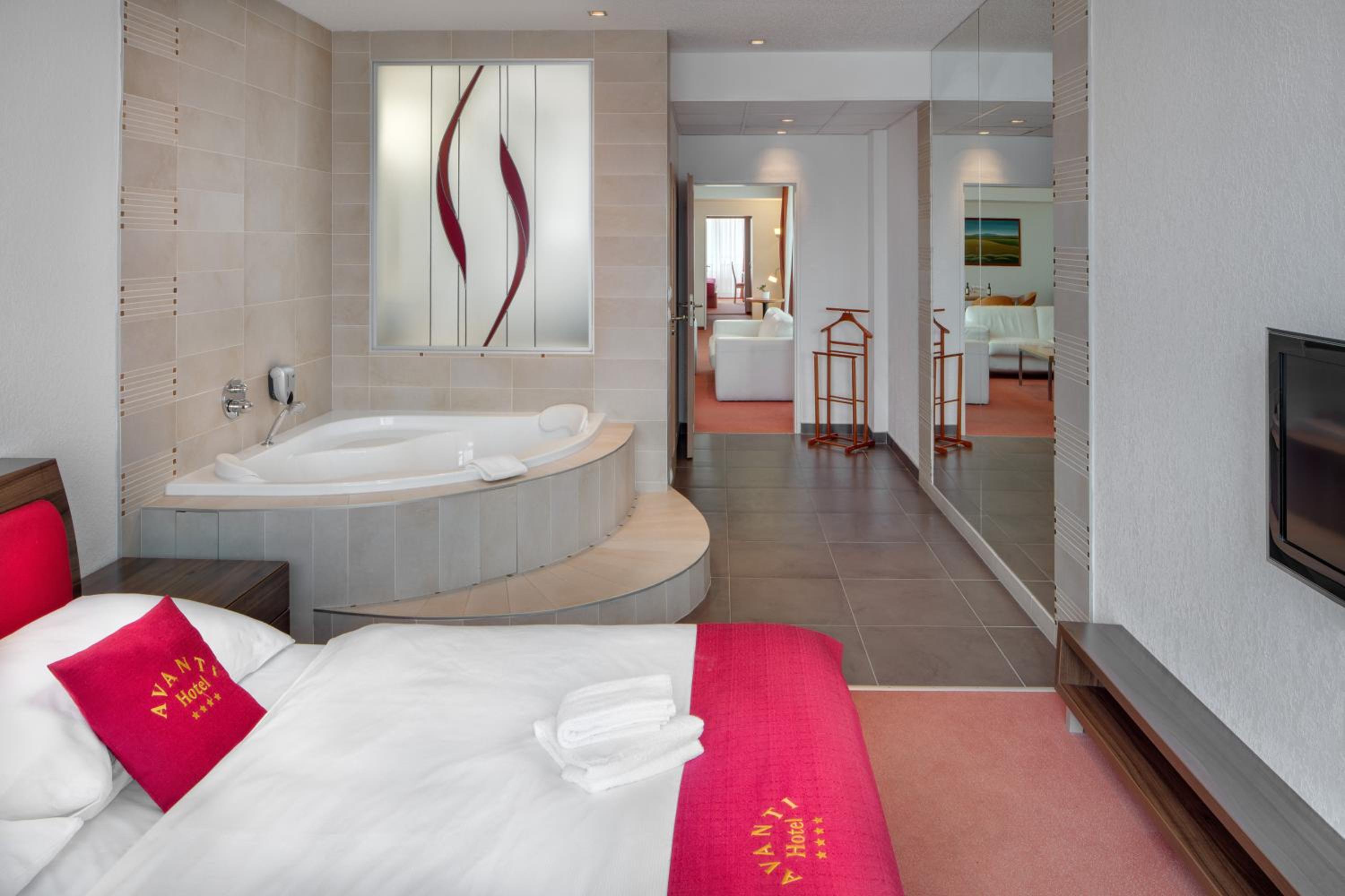 Presidential Suite with two bedrooms and access to a public relax center photo 1