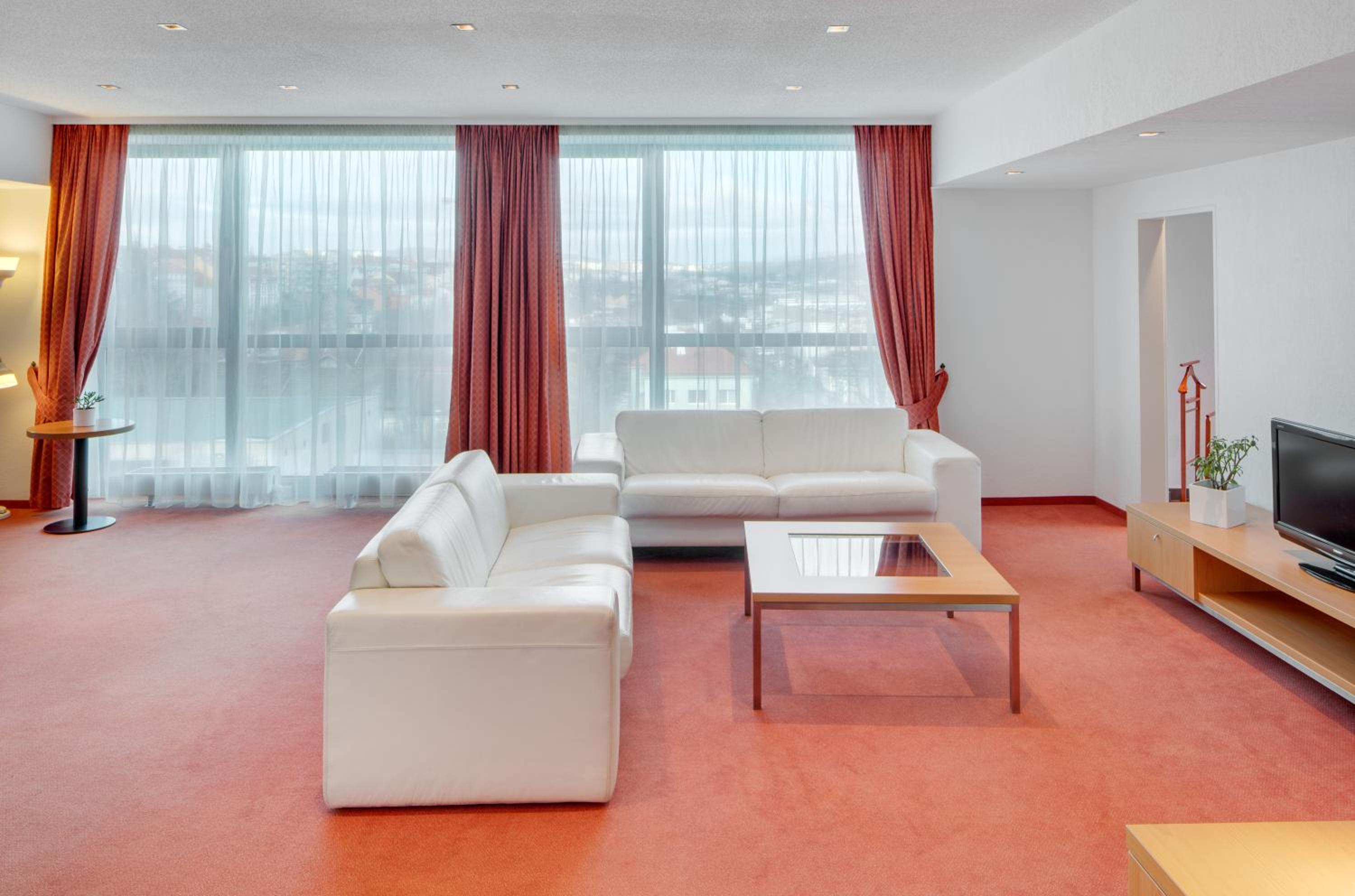 Presidential Suite with two bedrooms and access to a public relax center photo 2