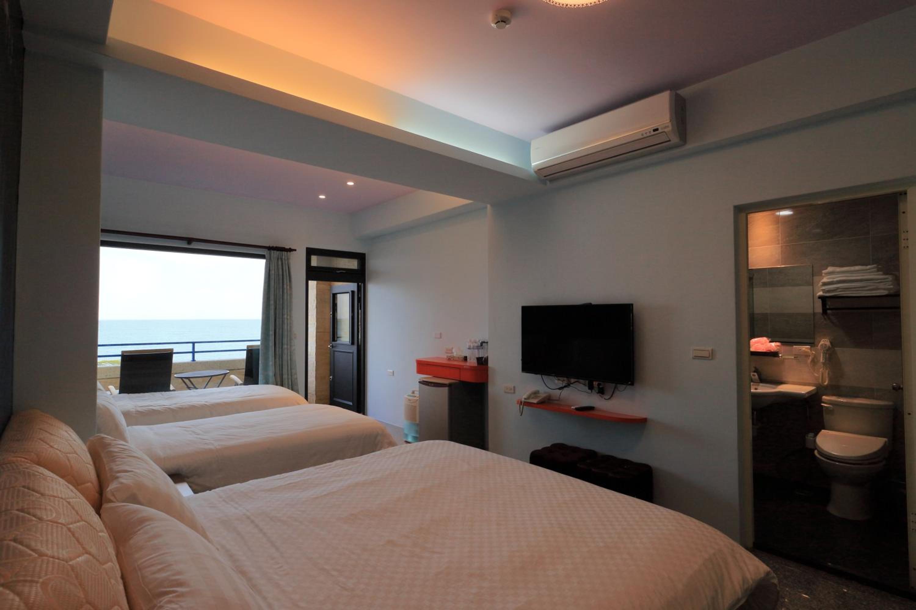 Quadruple Room with Sea View photo 2