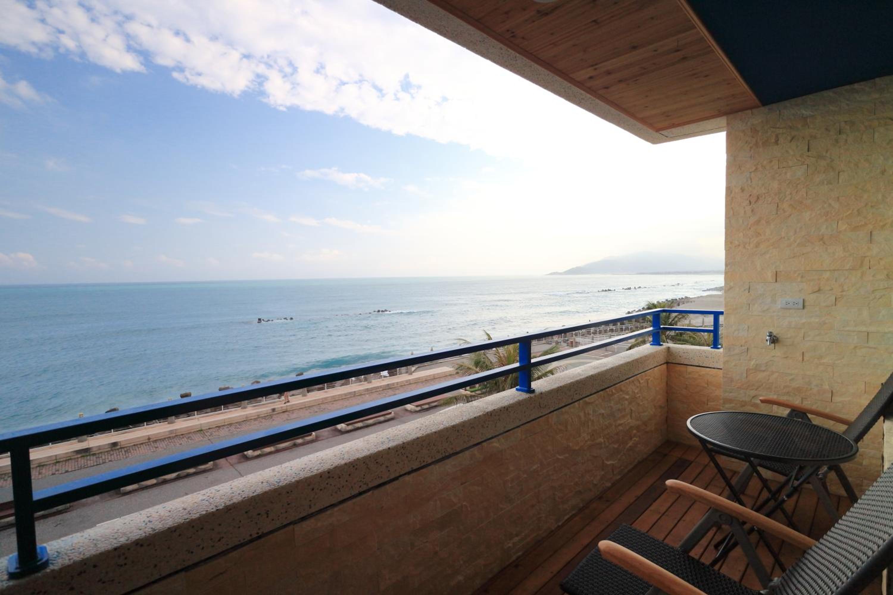 Deluxe Double Room with Balcony and Sea View photo 3