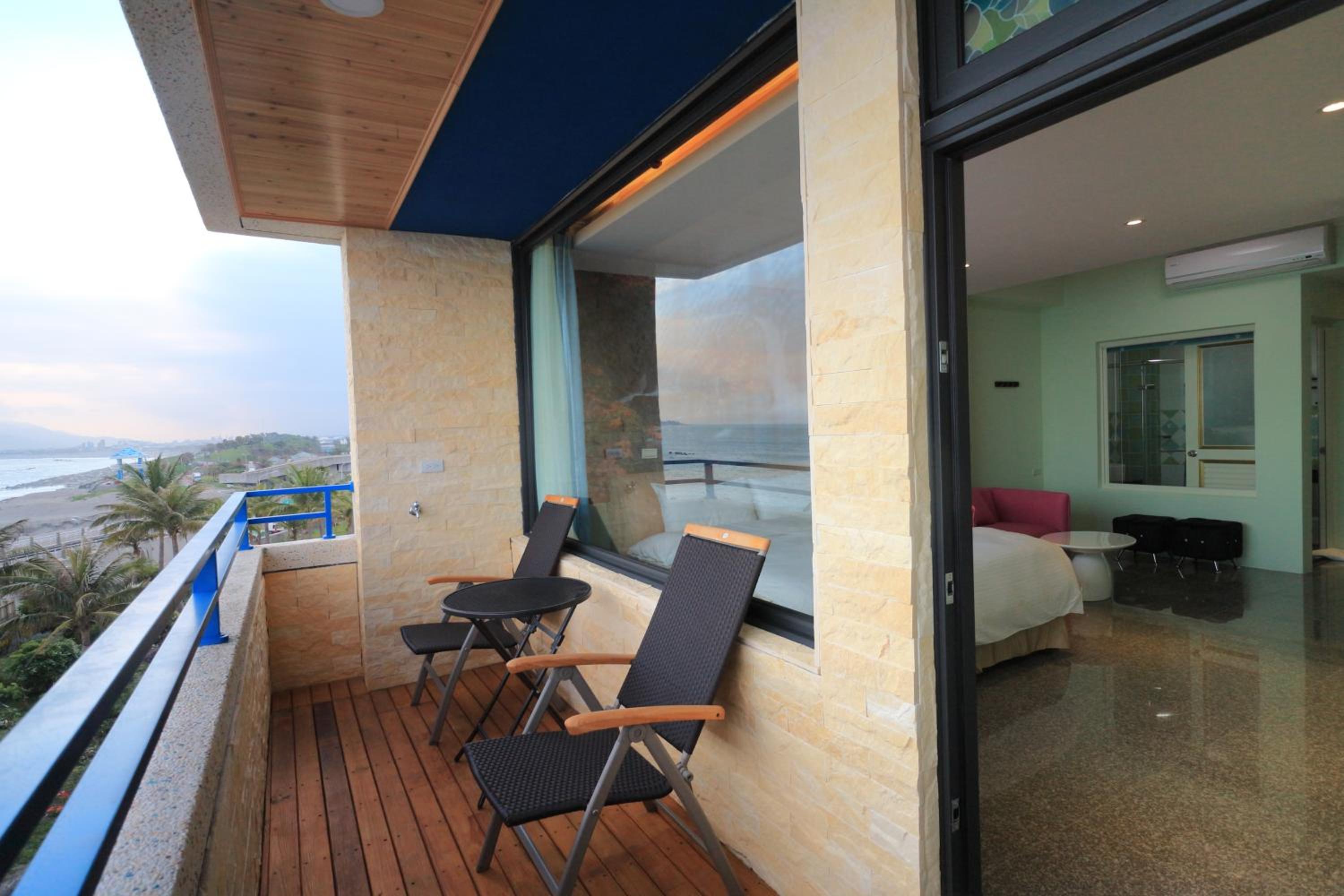 Deluxe Double Room with Balcony and Sea View photo 2