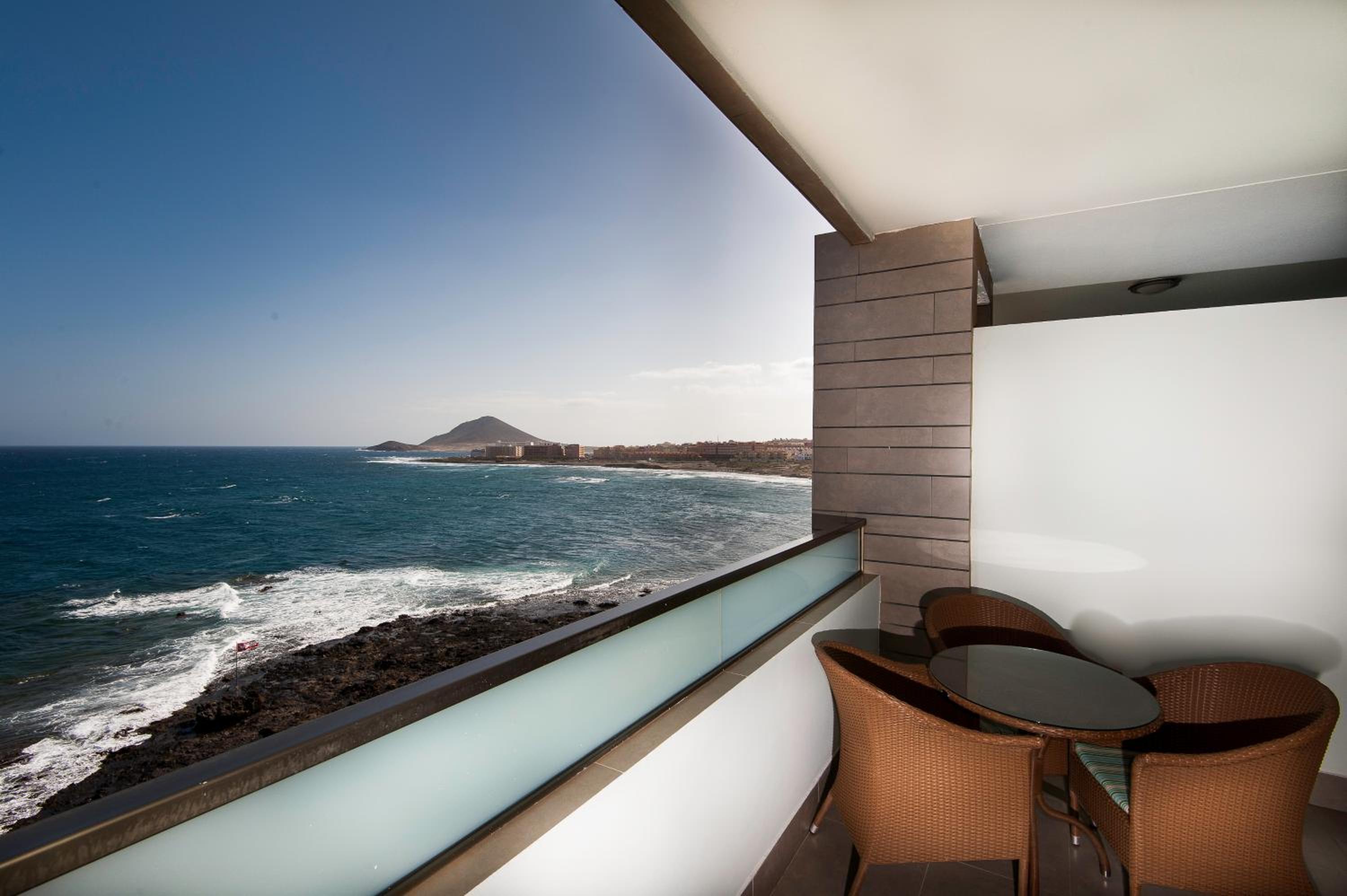 Deluxe Suite With Sea View thumbnail 6
