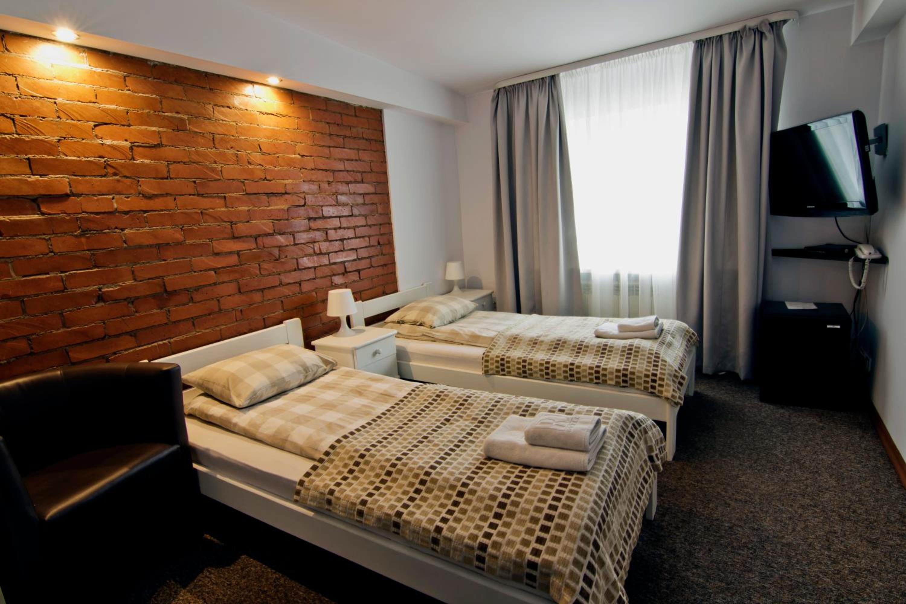 Double or Twin Room - Photo 5