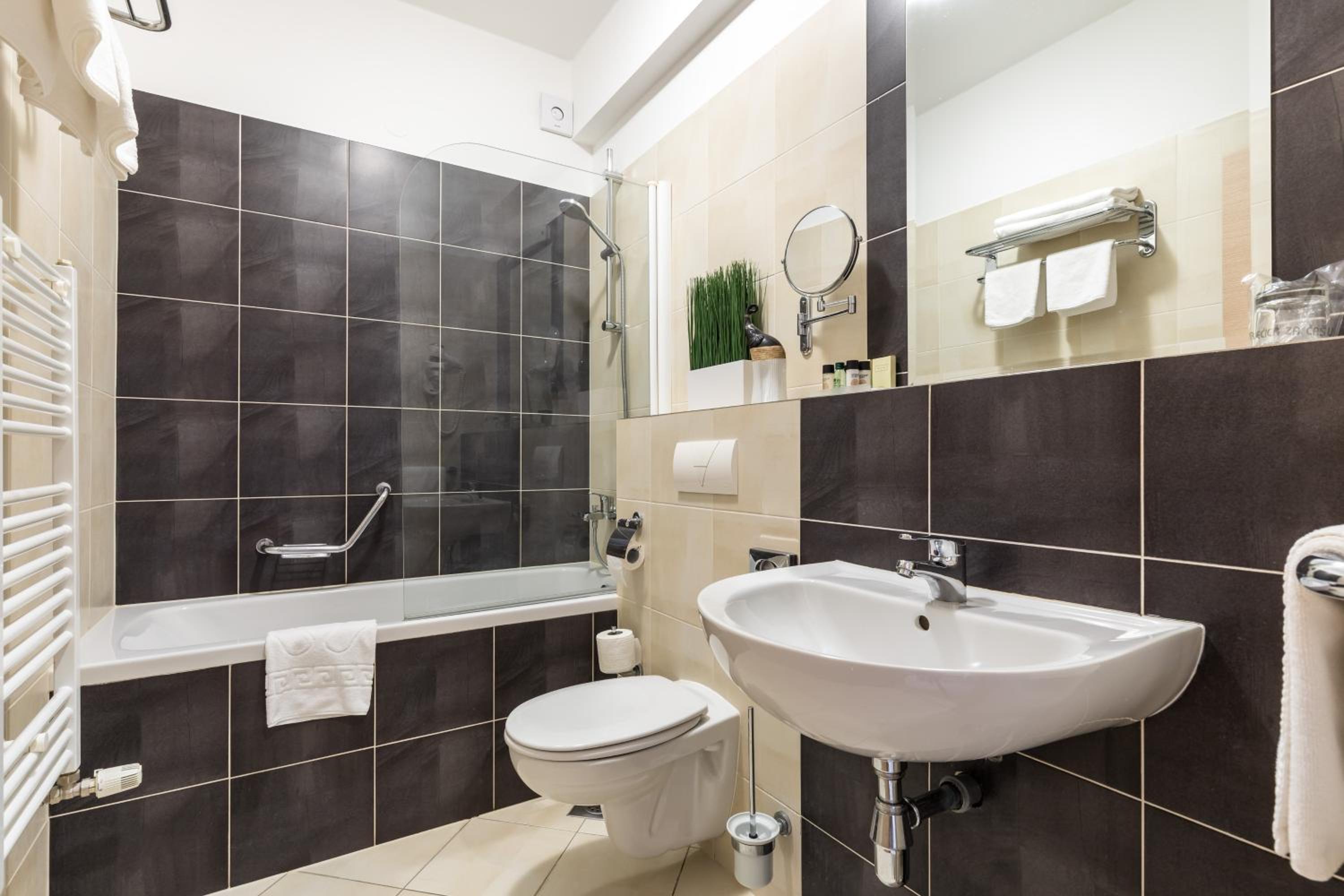 Double Room - Photo 10