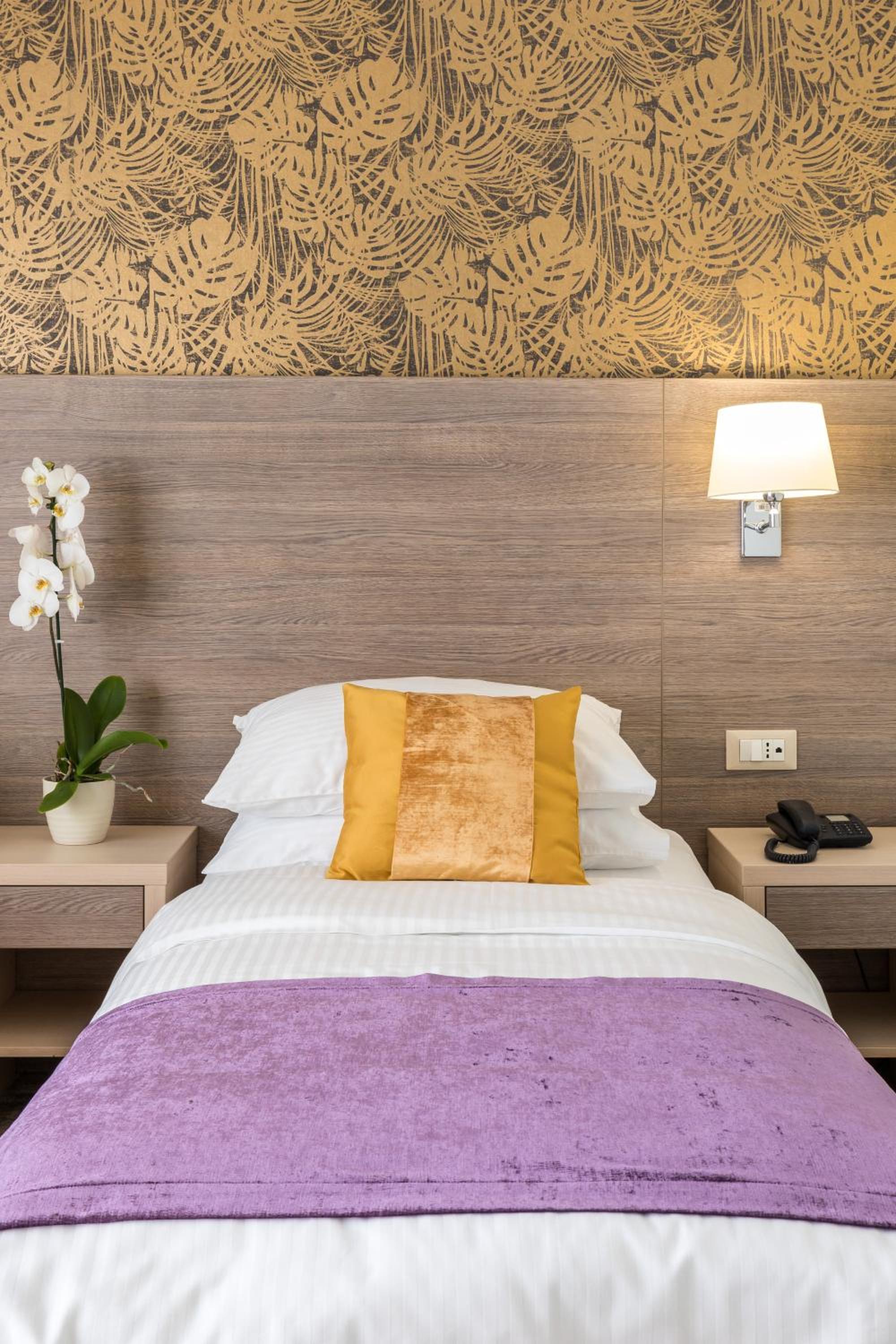 Standard Twin Room - Photo 5