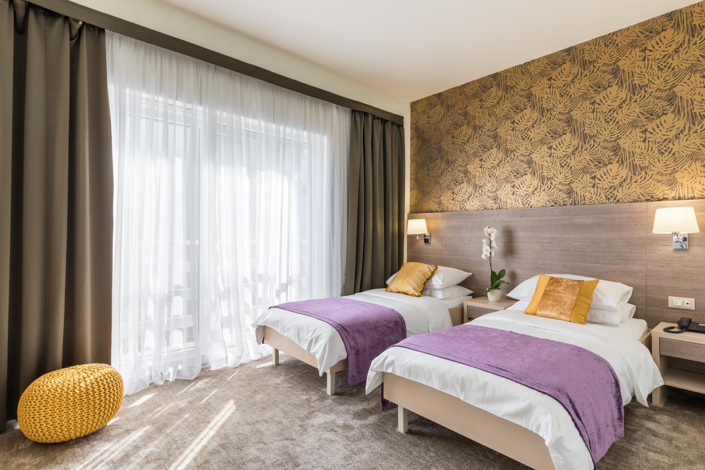 Standard Twin Room - Photo 1