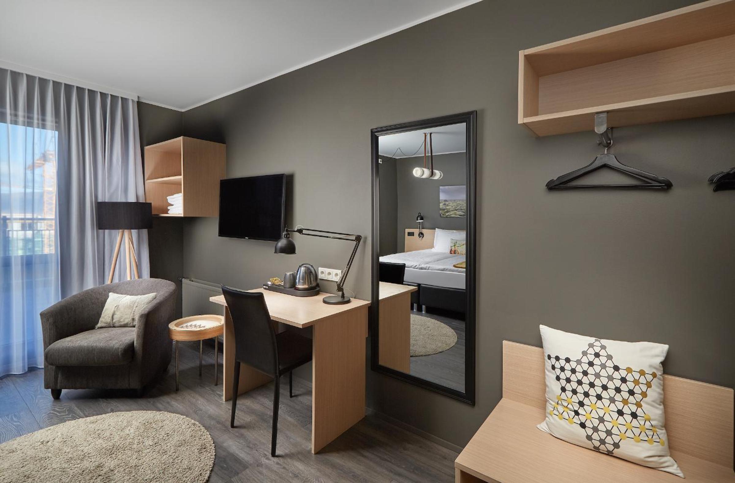 Deluxe Double Room with Balcony photo 3