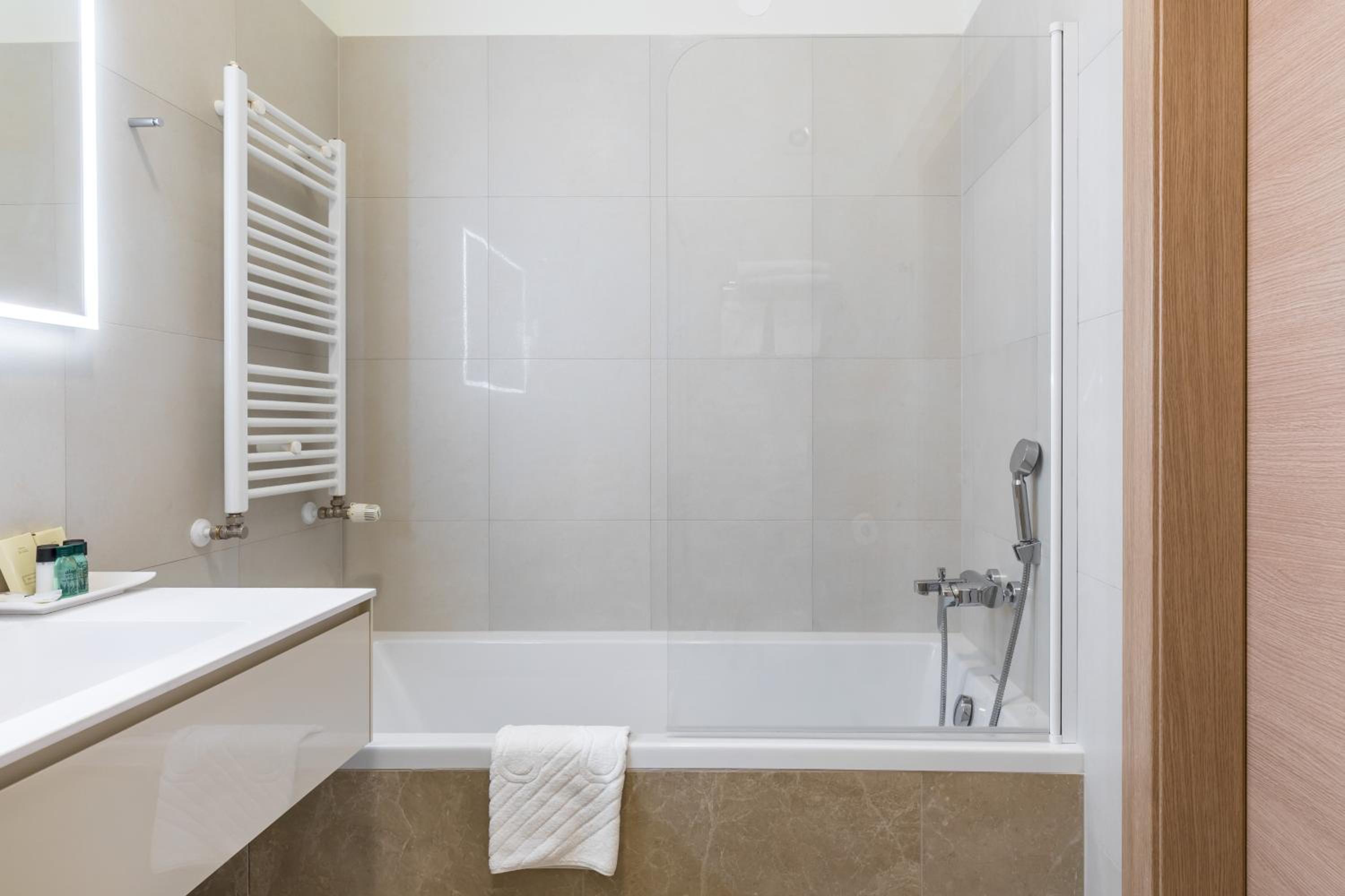 Junior Suite - Photo 6