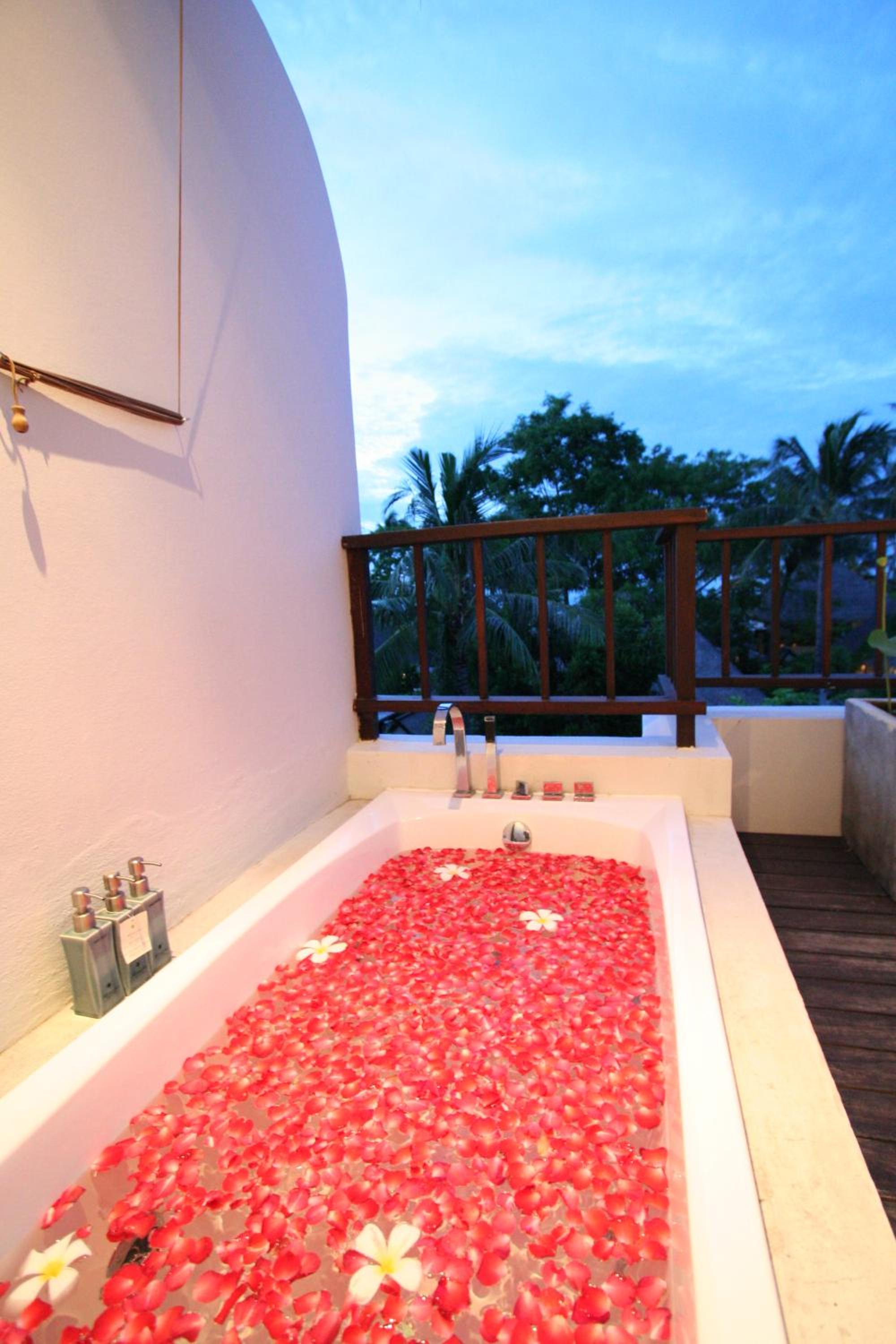 Double Room with Spa Bath - Photo 6
