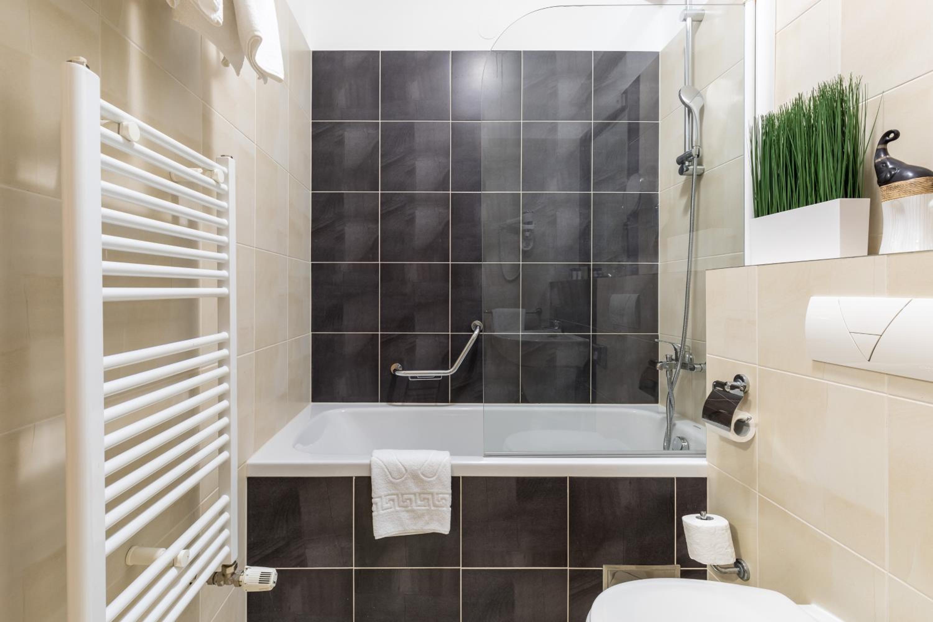 Double Room - Photo 12