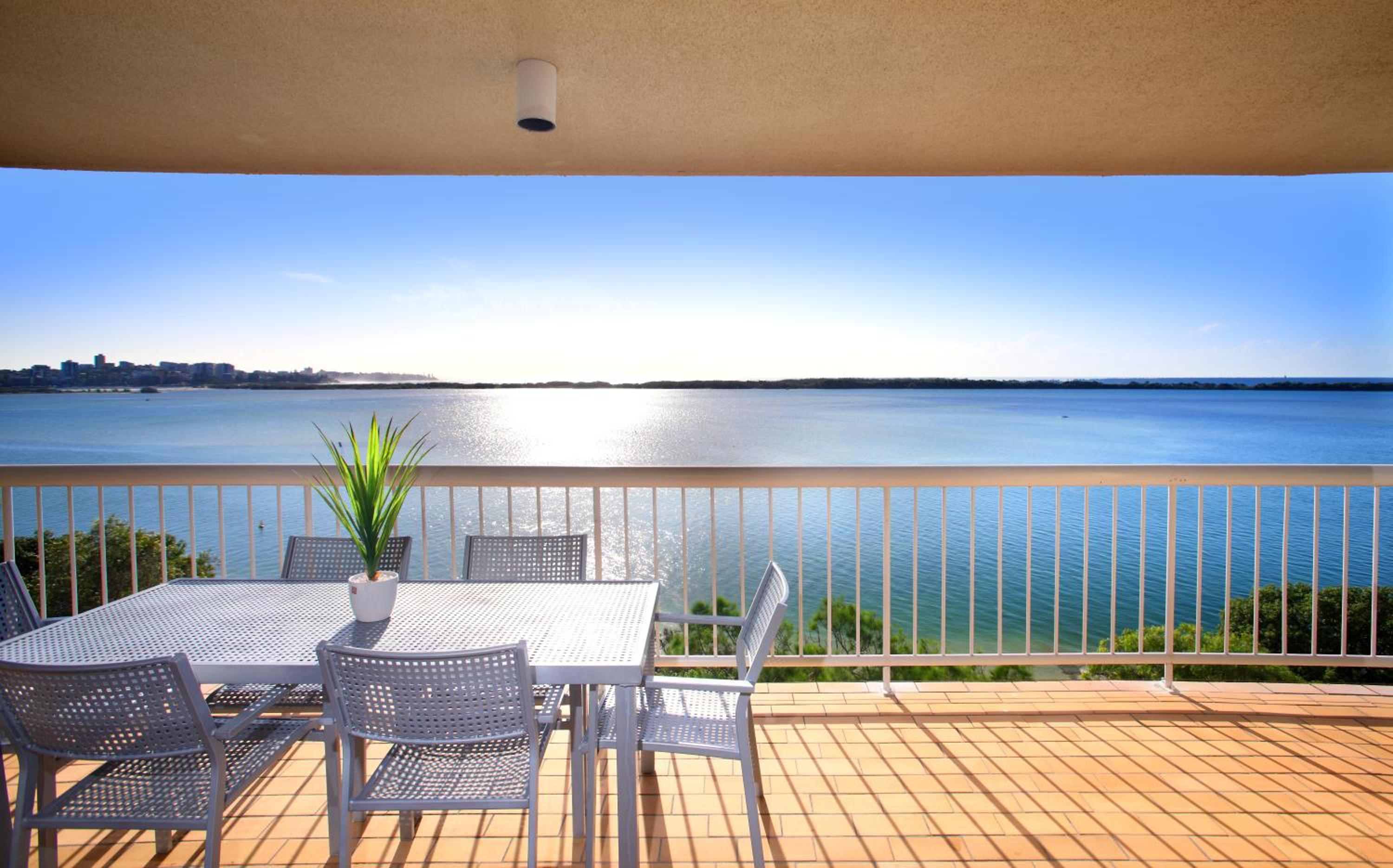 Two-Bedroom Ocean View Apartment photo 2