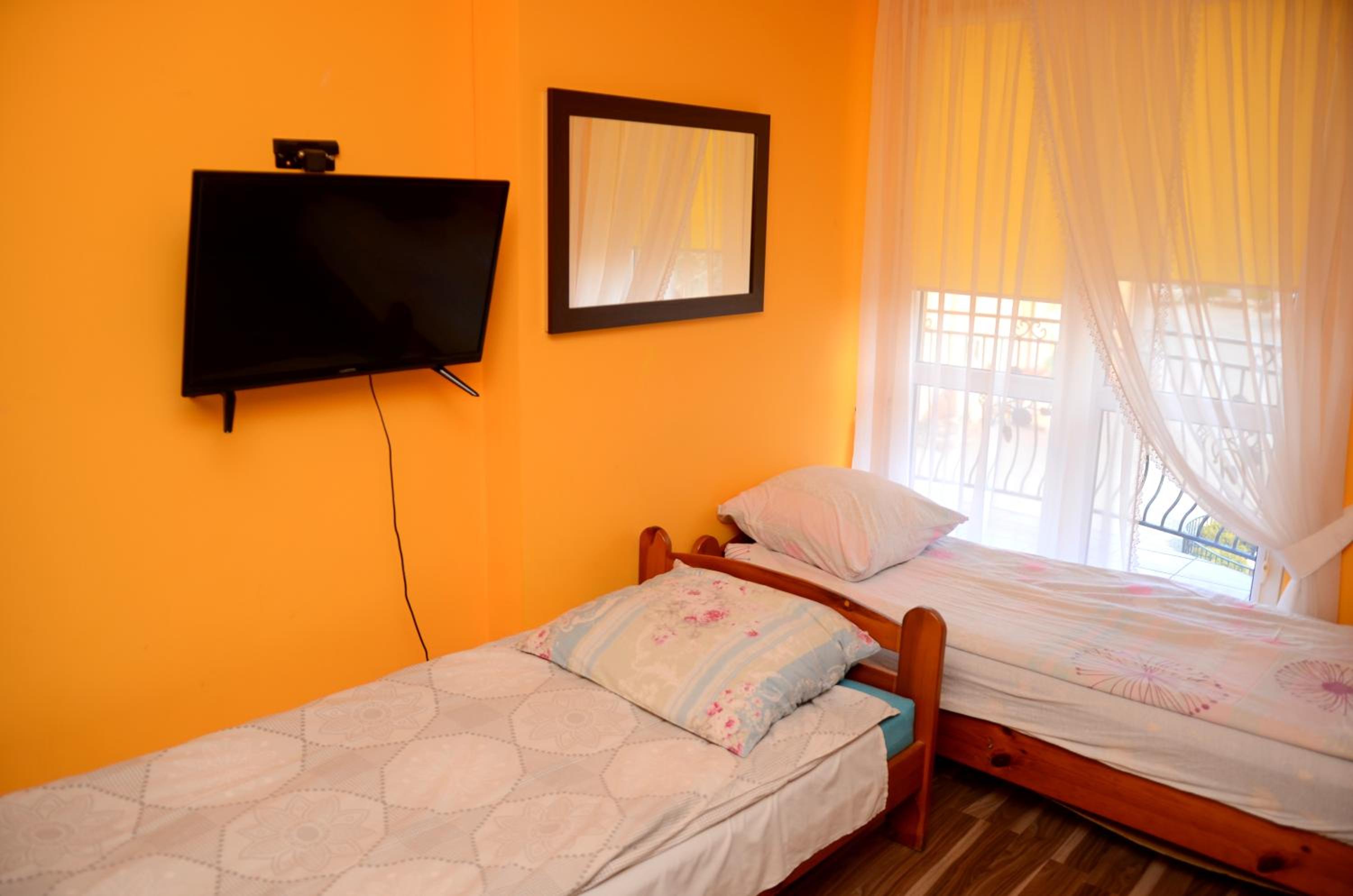 Twin Room with Private Bathroom photo 2