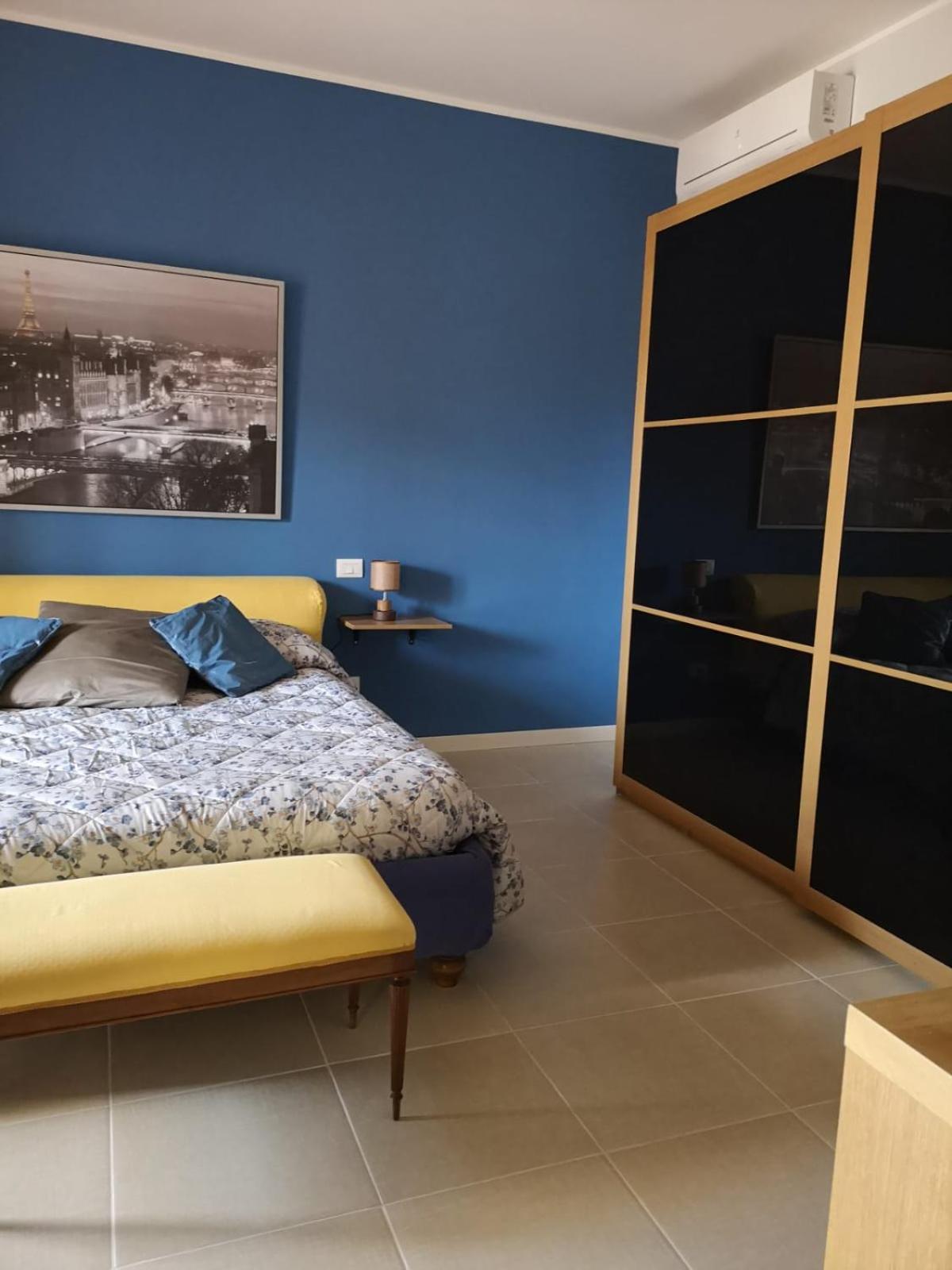 Deluxe Double Room with Balcony - Photo 4