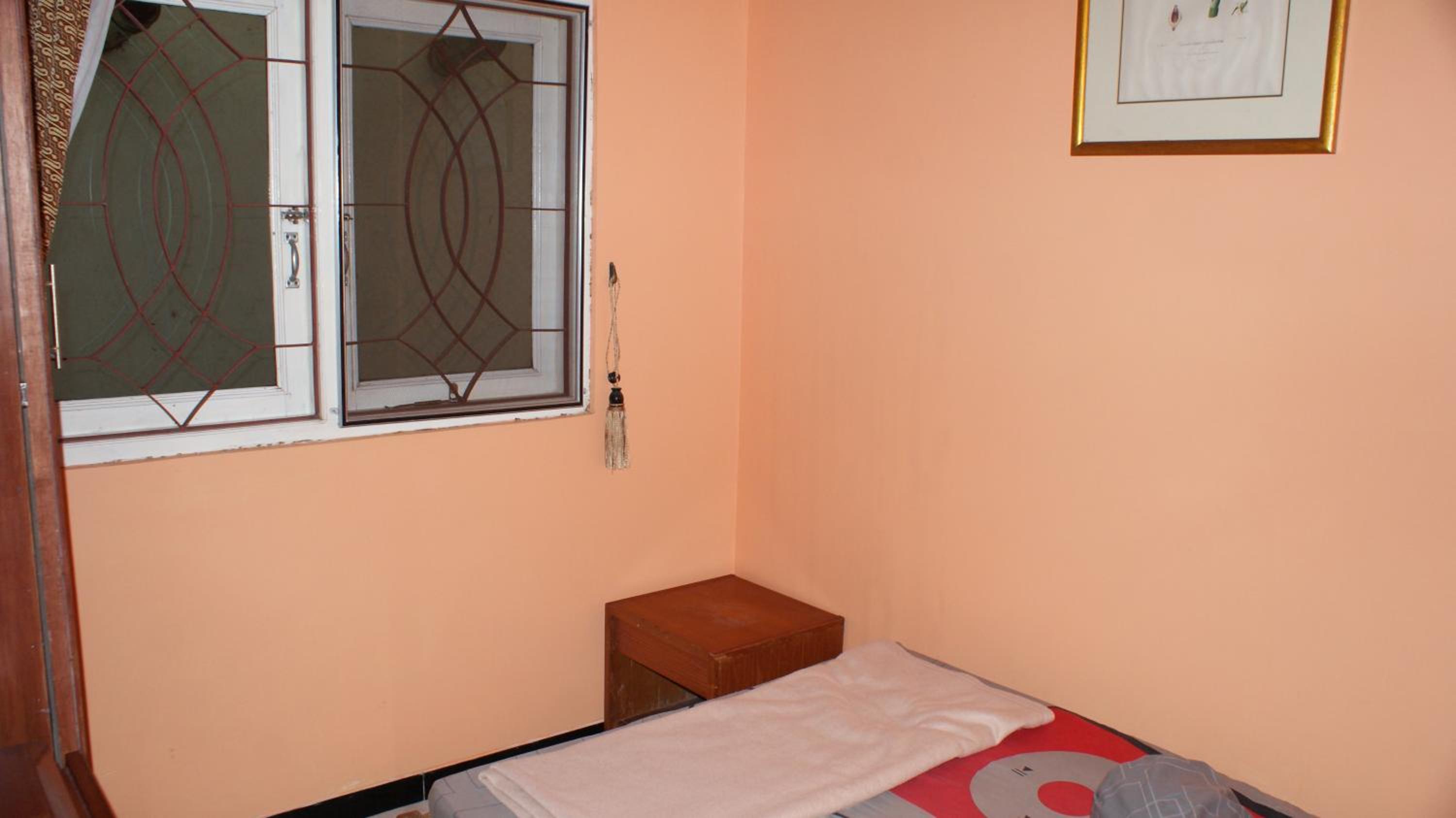 Single Room with Shared Shower and Toilet photo 3