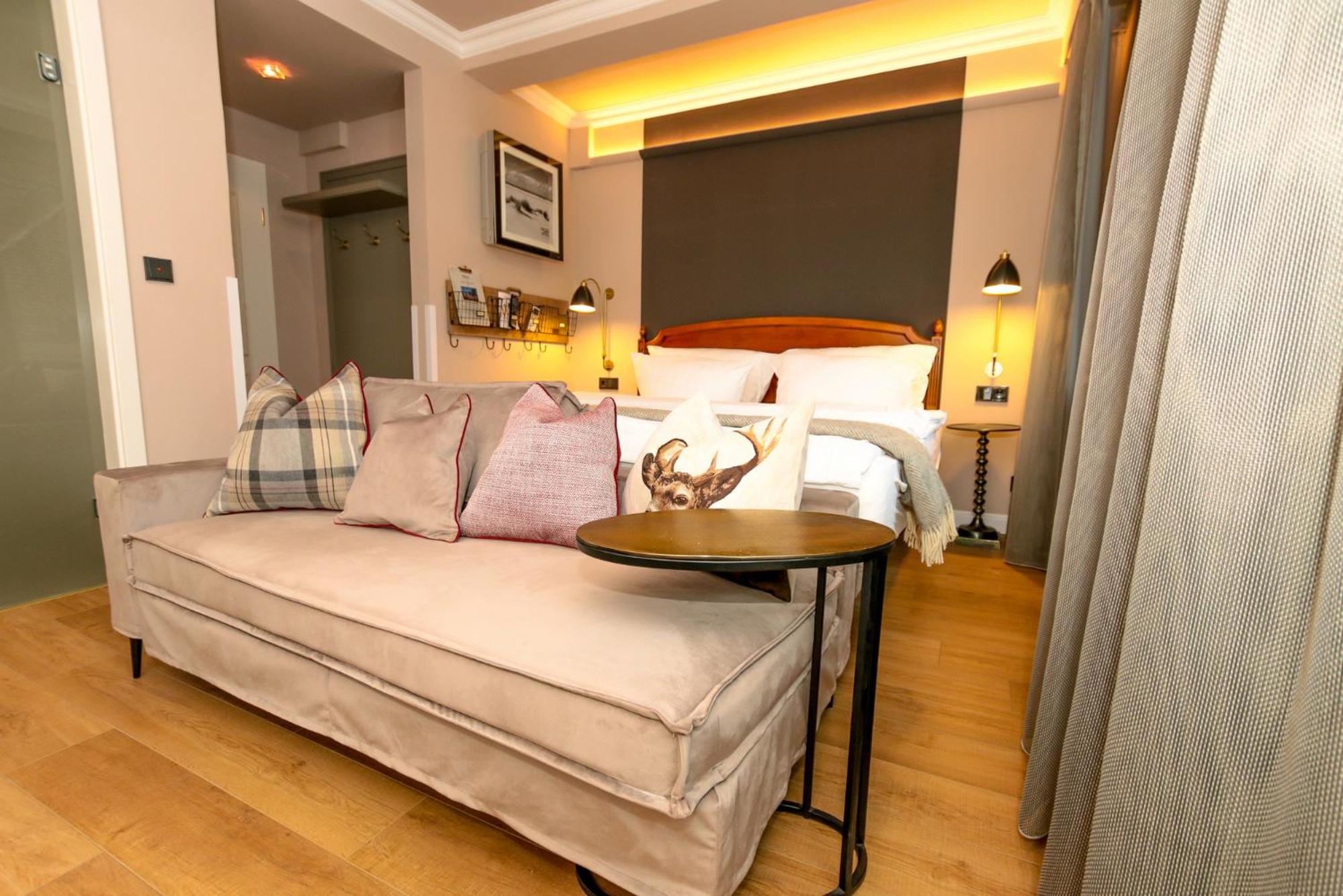 Double Room Economy