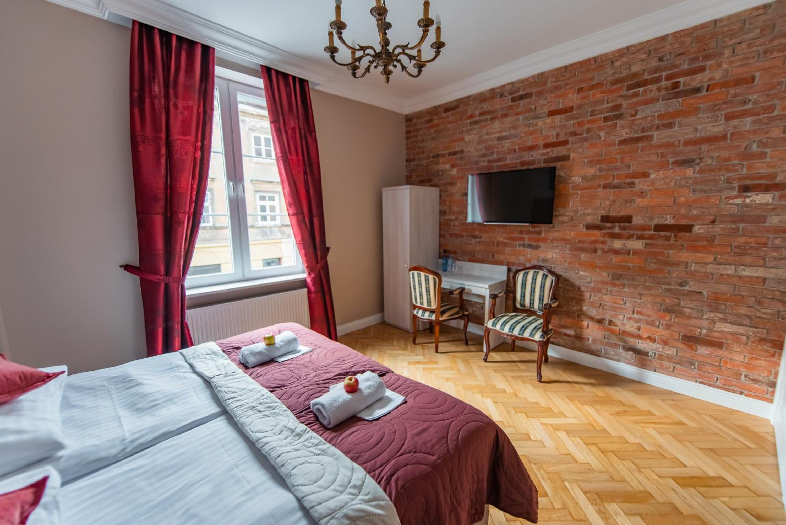 Double or Twin Room - Photo 4
