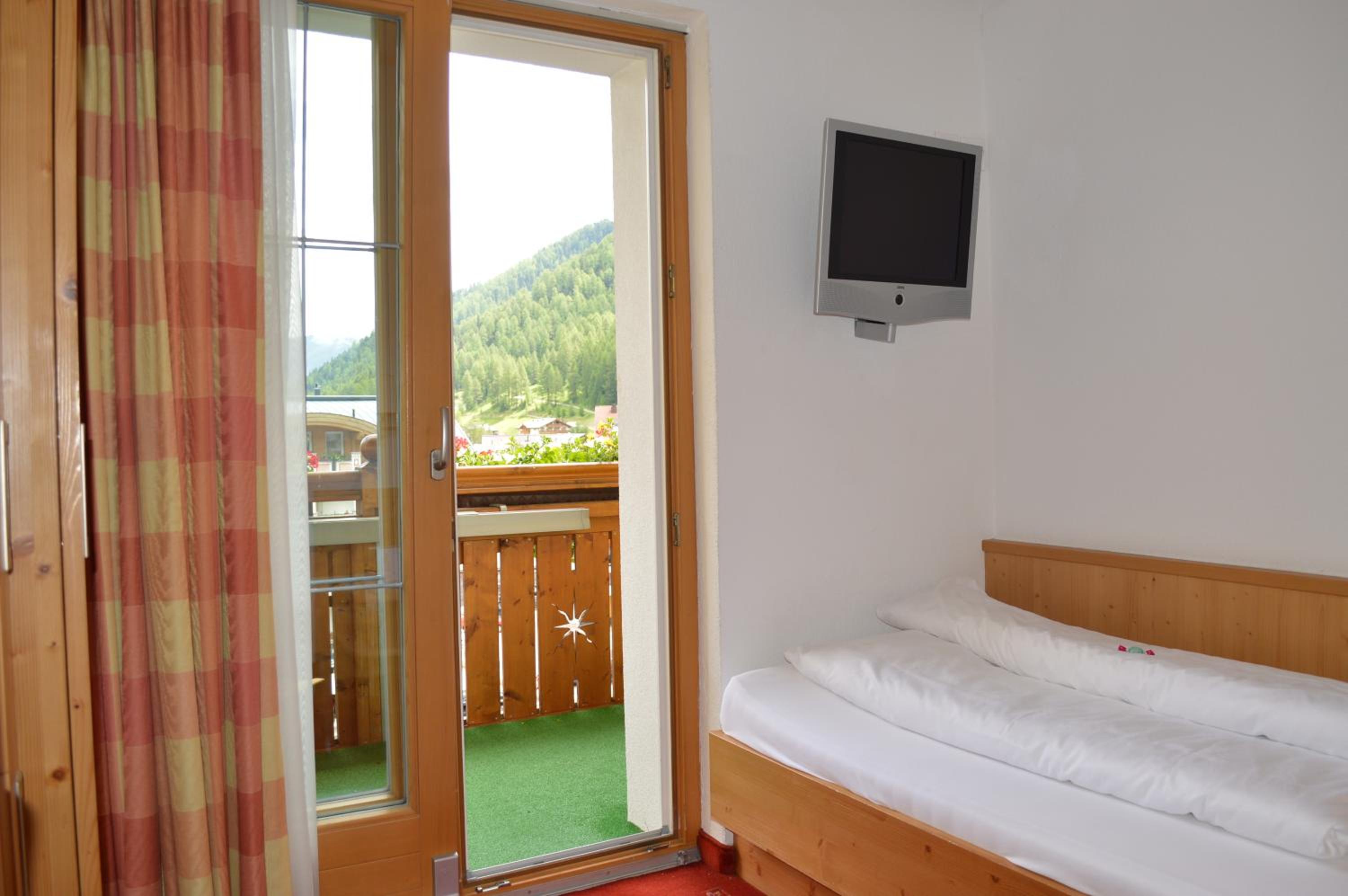 Single Room with Balcony photo 2