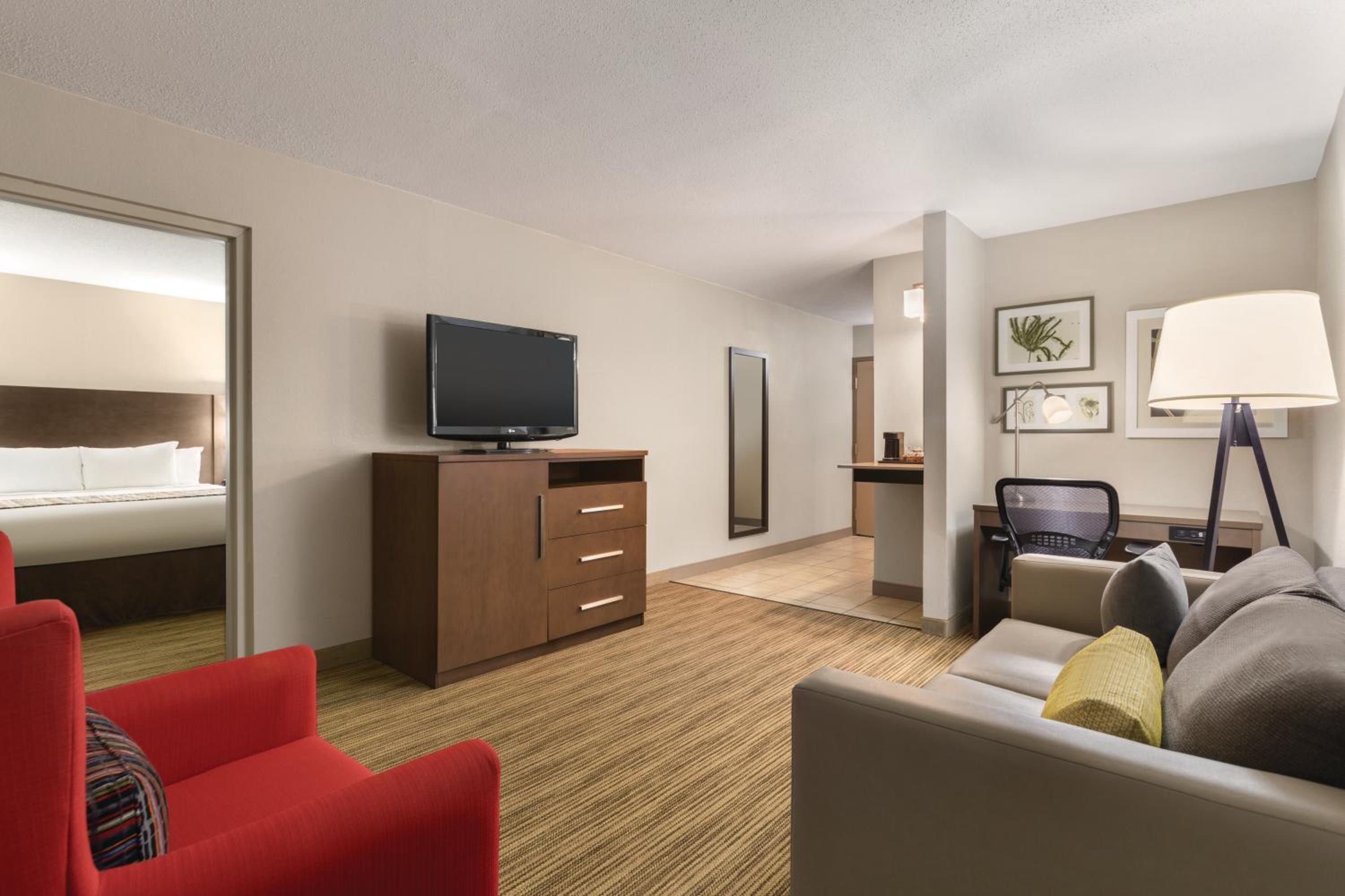 One-Bedroom Suite photo 2