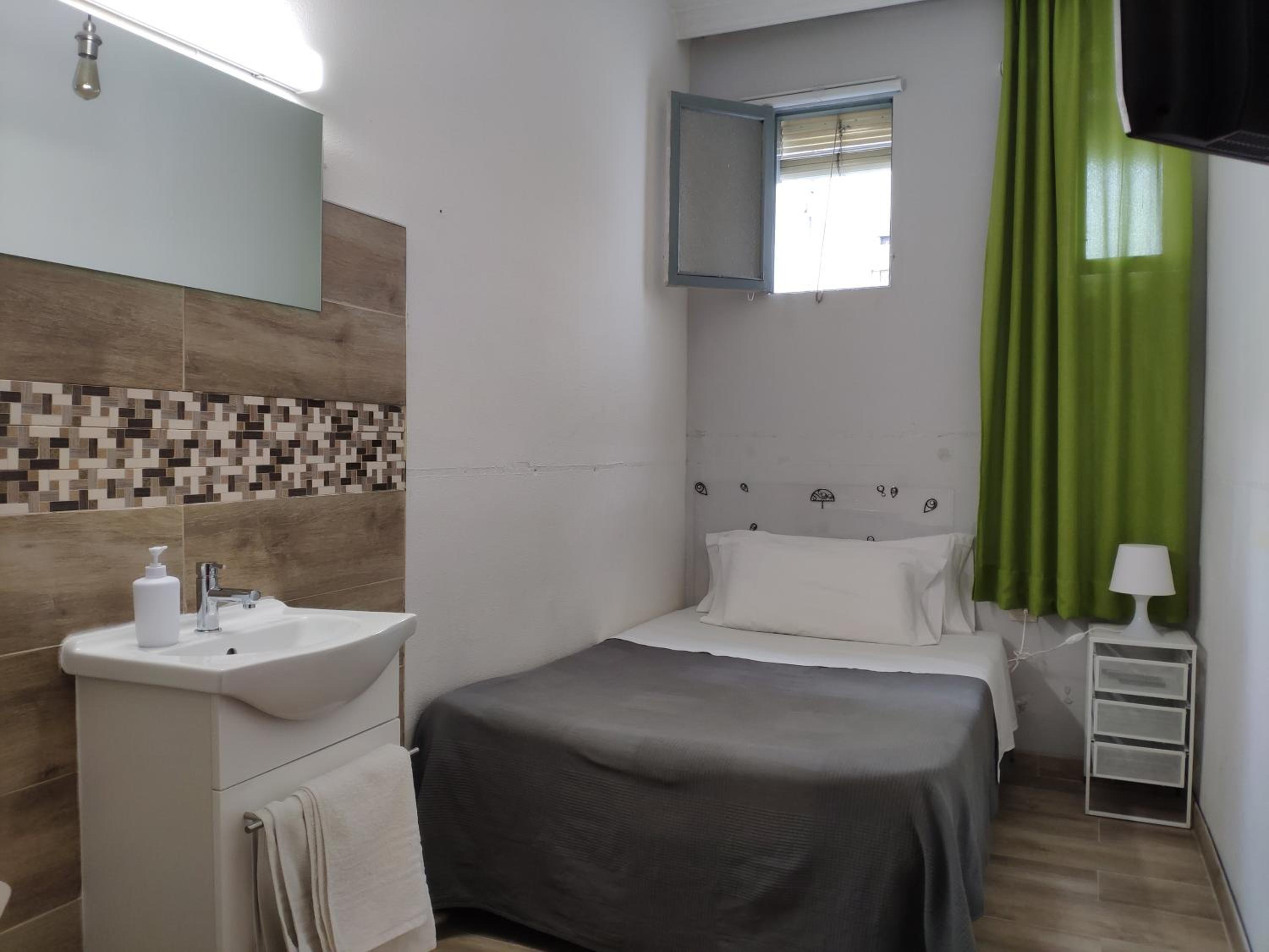 Habitación individual con baño compartido