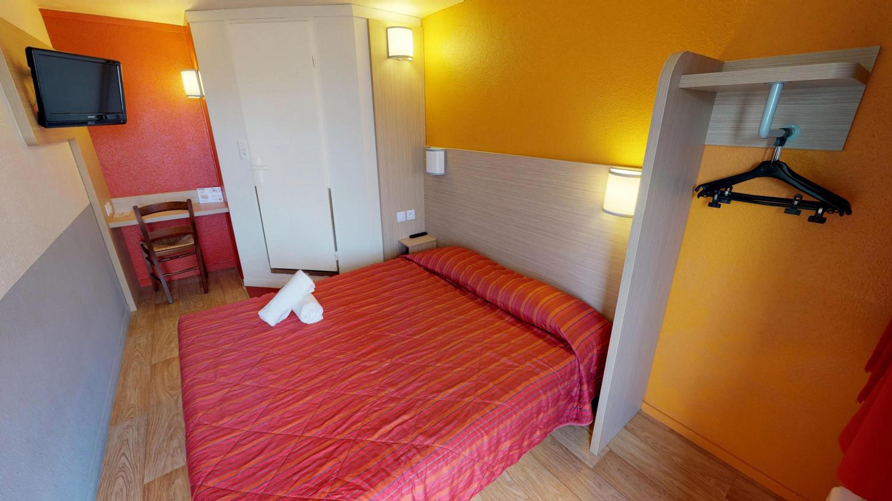 Double Room - Photo 7