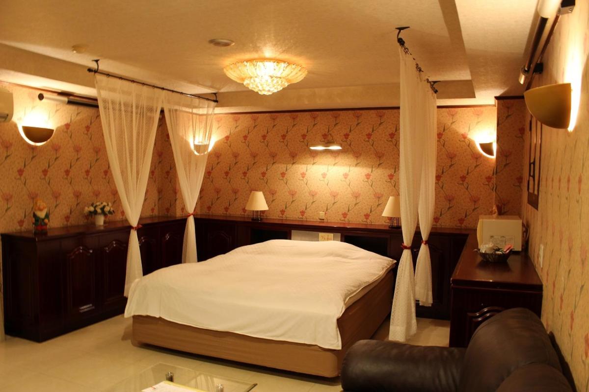 Standard Double Room - Smoking - Photo 3