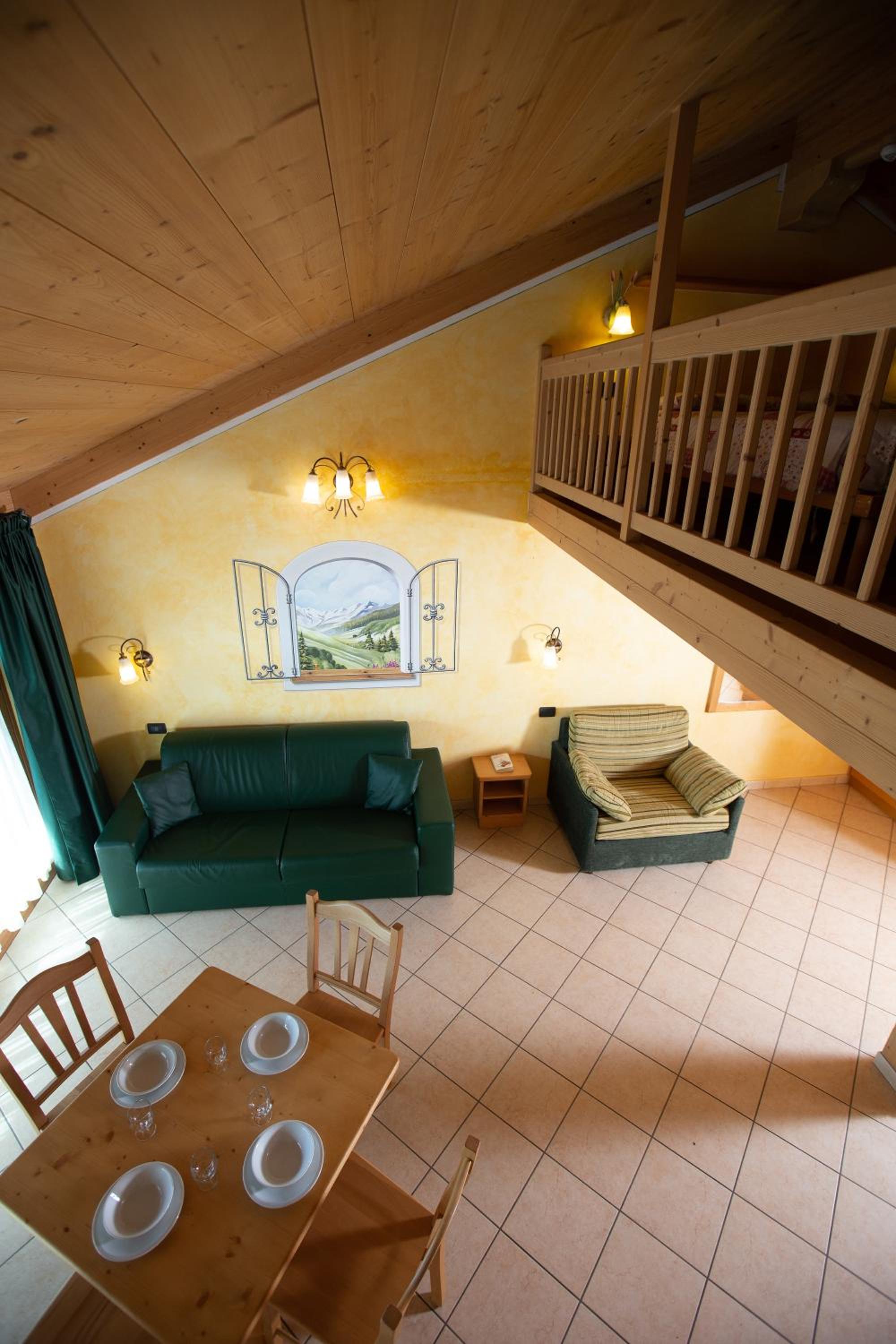 Studio Apartment - Split Level - Photo 3