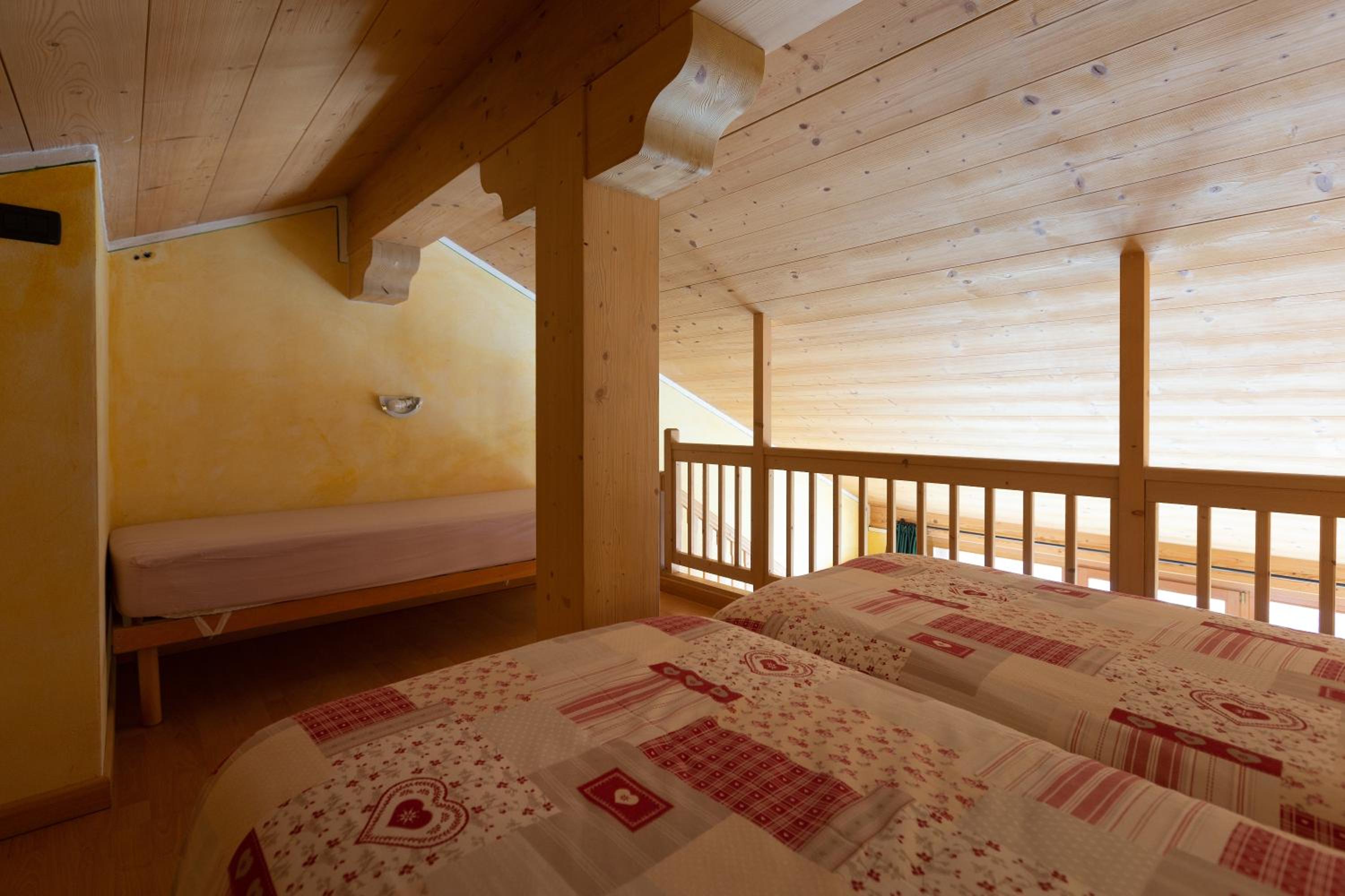 Studio Apartment - Split Level - Photo 1