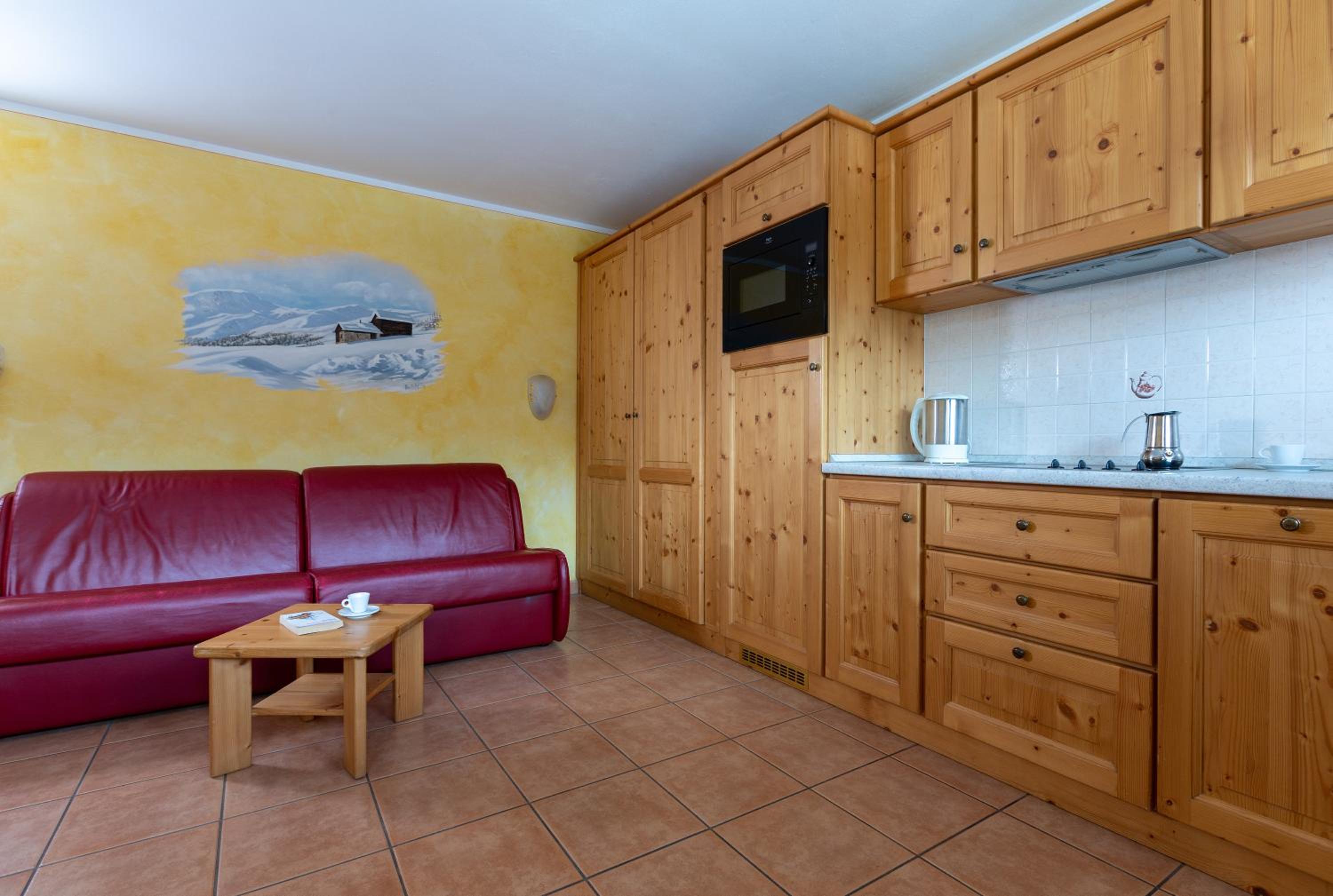 One-Bedroom Apartment - Photo 4