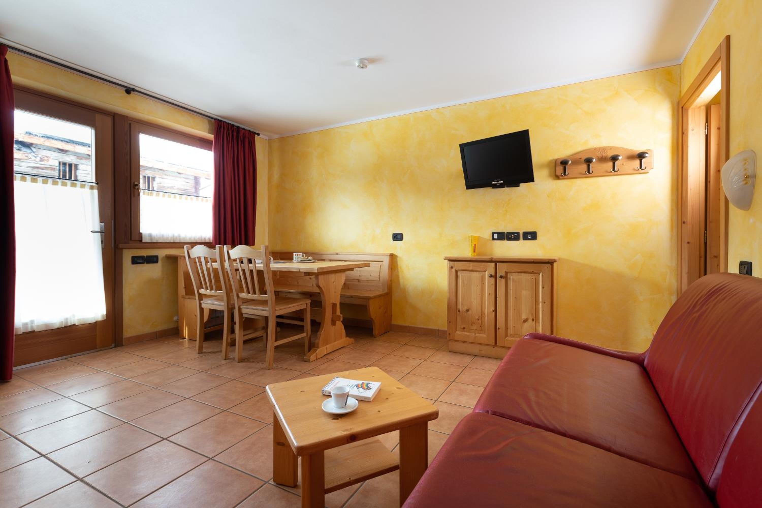 One-Bedroom Apartment - Photo 3