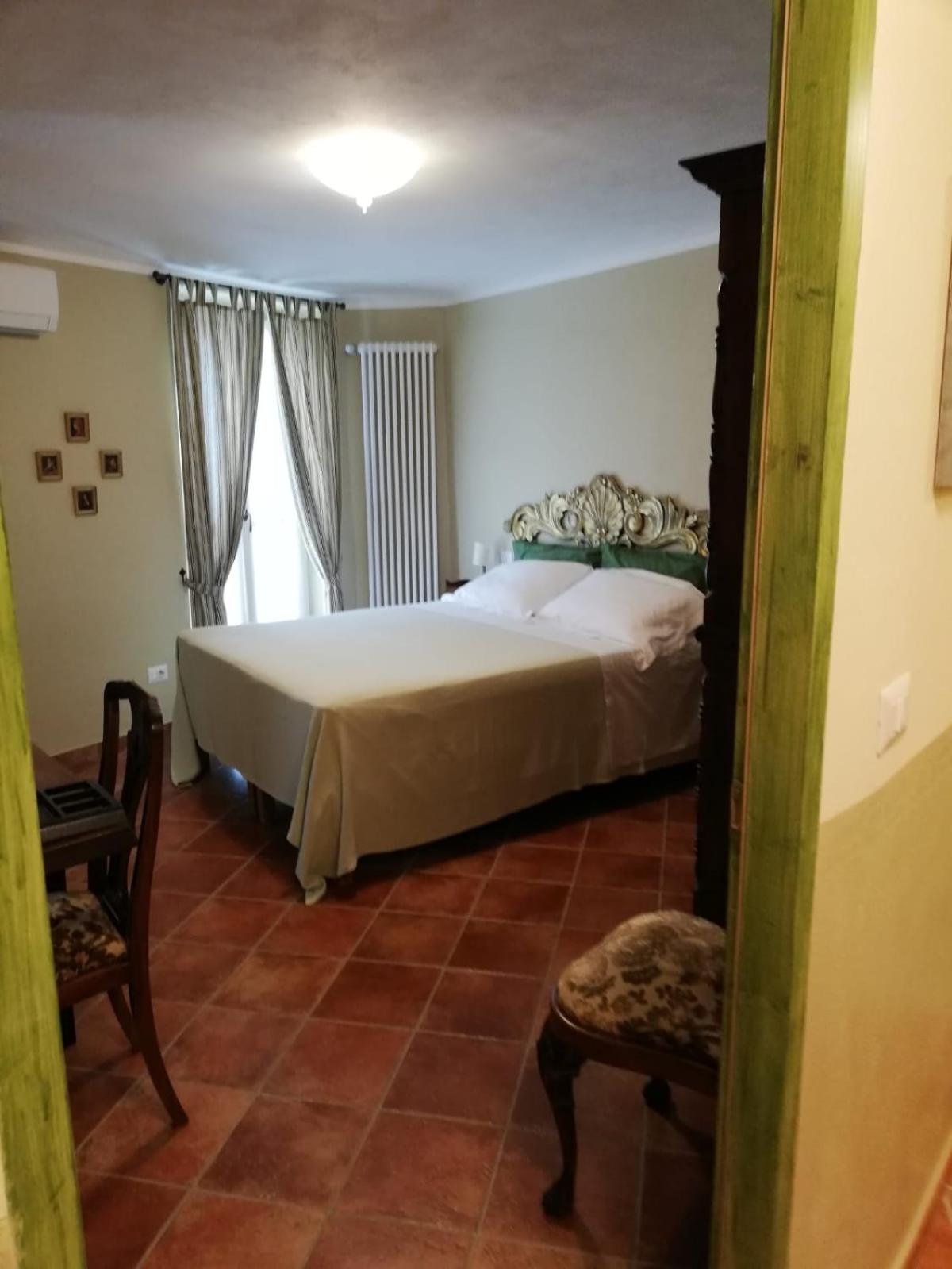 Double Room with Private Bathroom - Photo 3