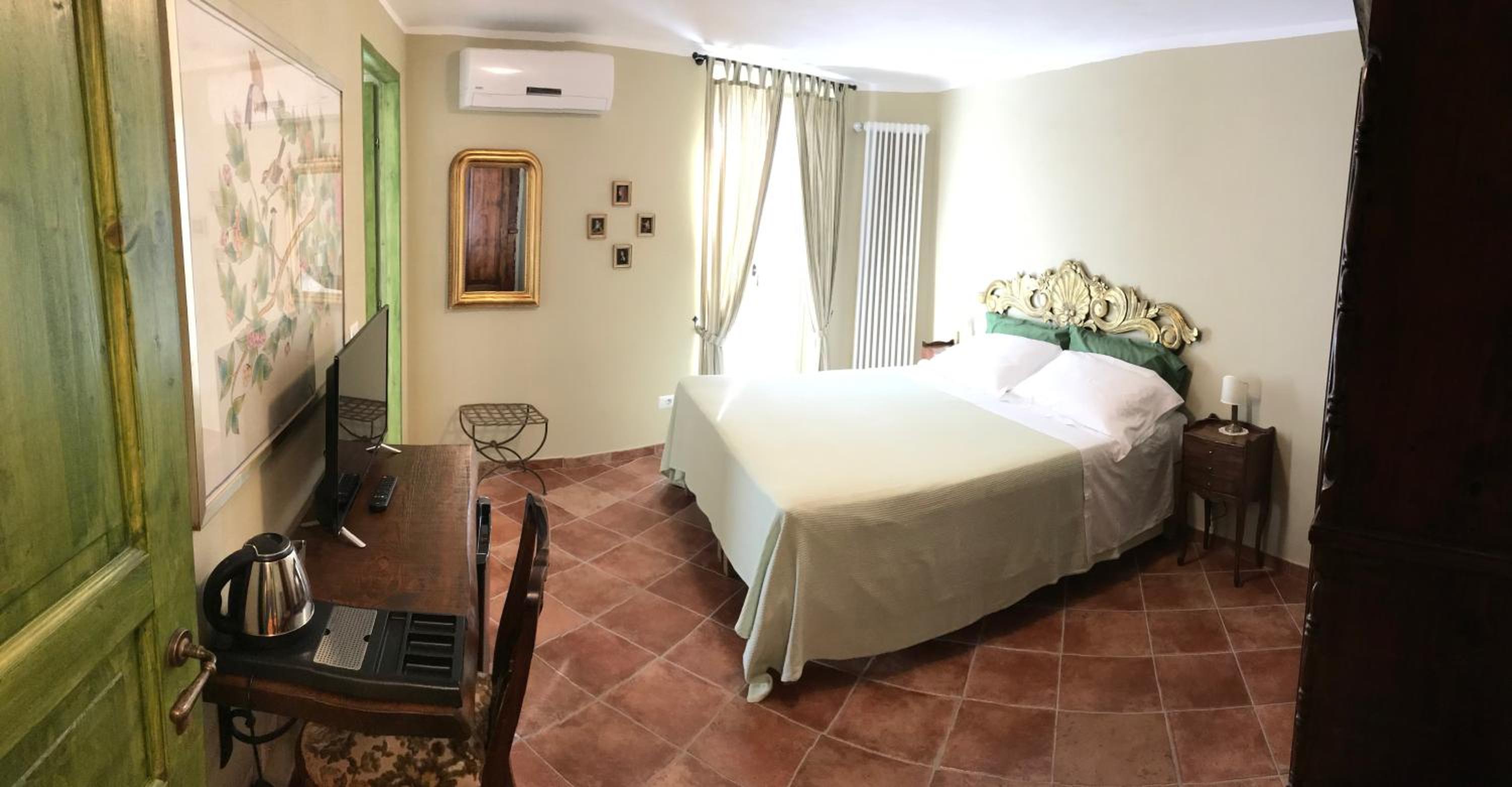 Double Room with Private Bathroom - Photo 2