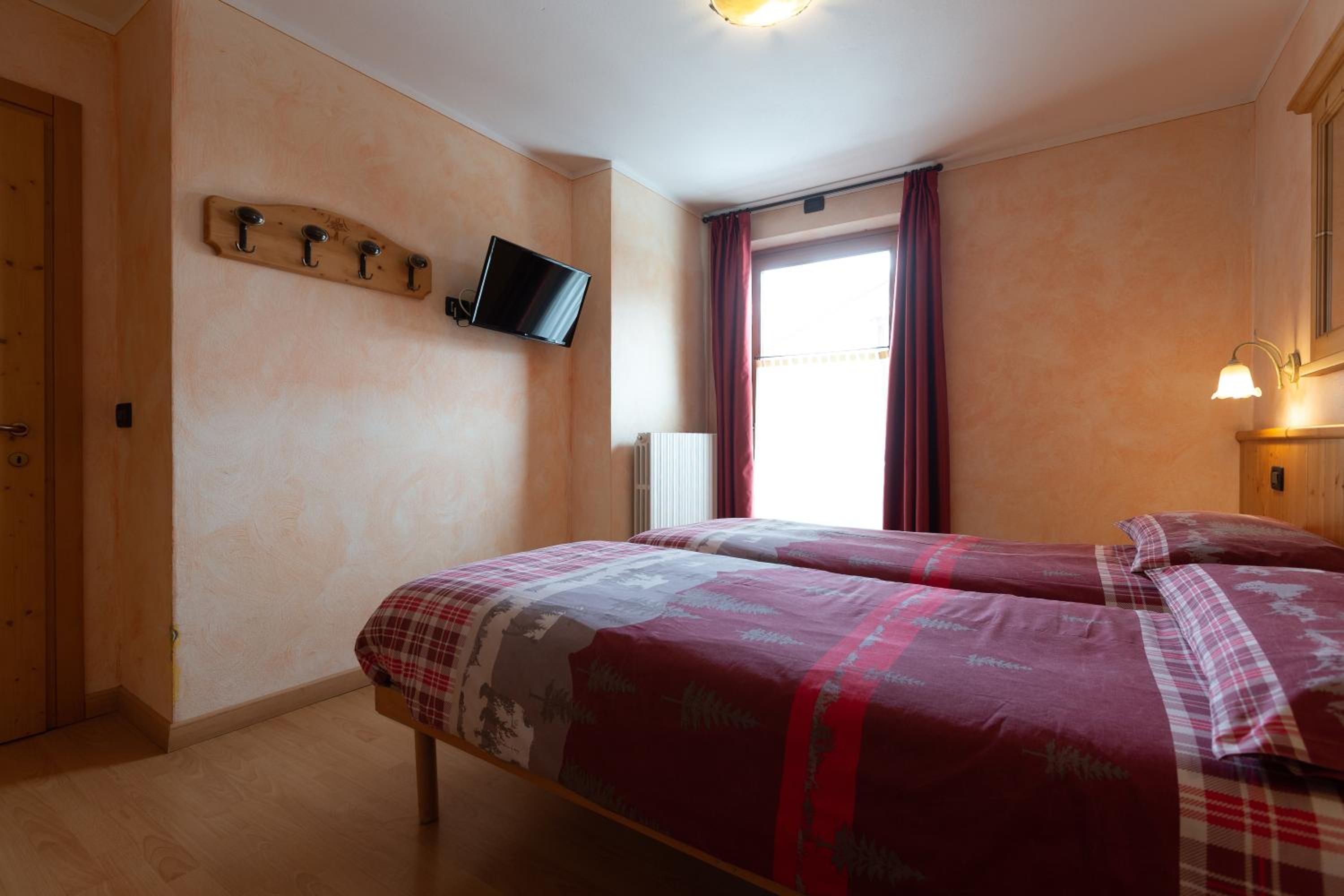 One-Bedroom Apartment - Photo 8