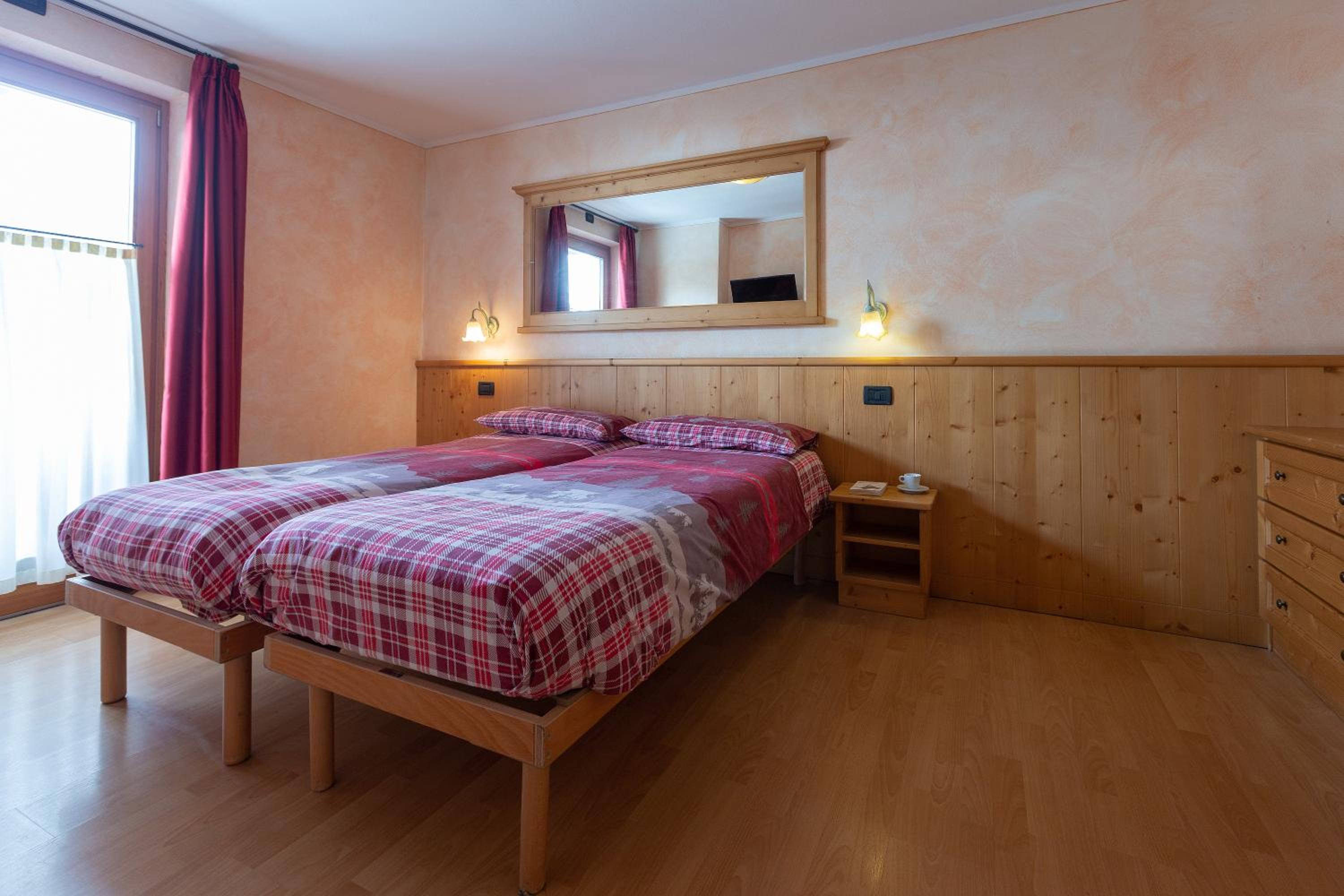One-Bedroom Apartment - Photo 1