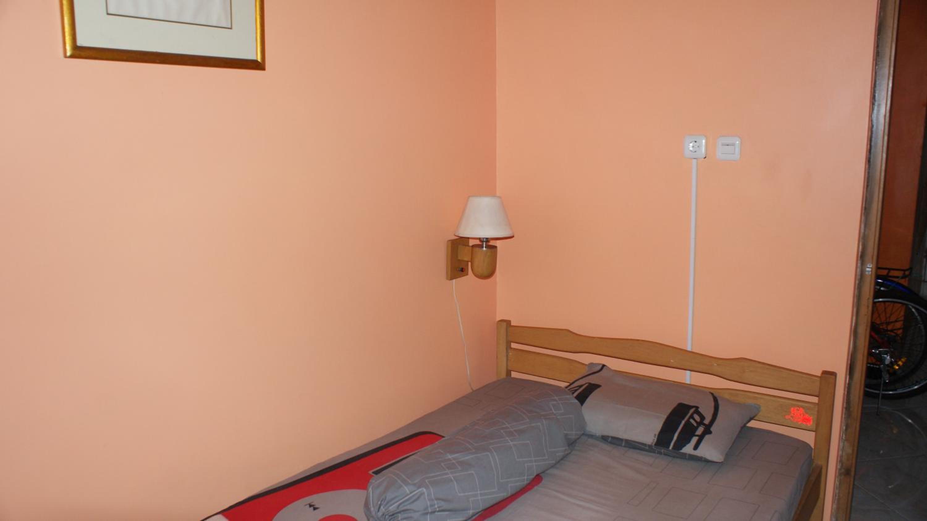 Single Room with Shared Shower and Toilet photo 1