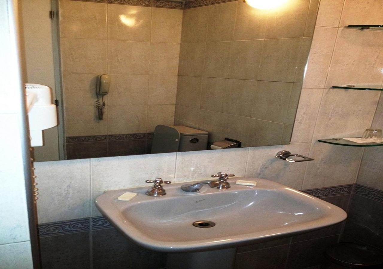 Twin Room - Photo 6