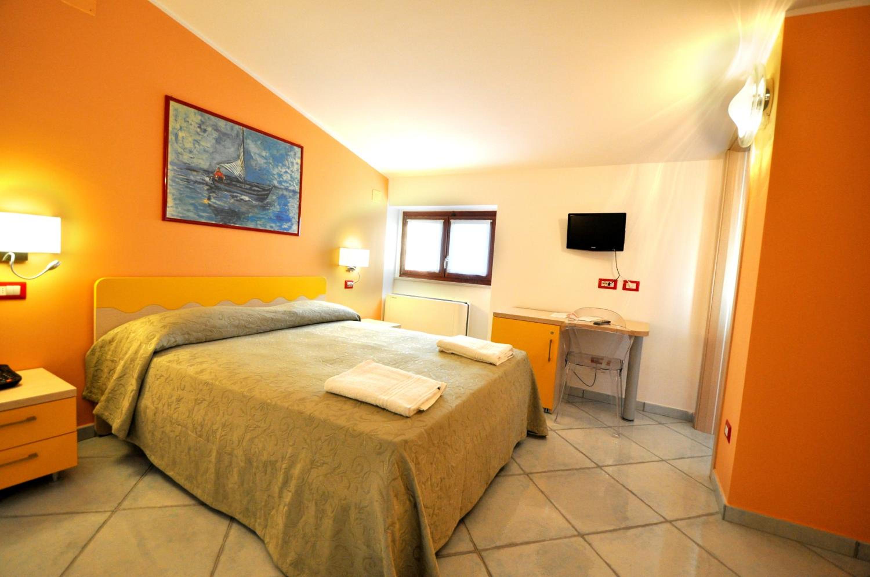 Standard Double Room photo 3