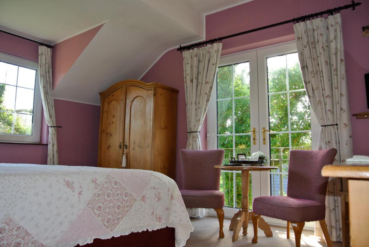 Double or Twin Room photo 3