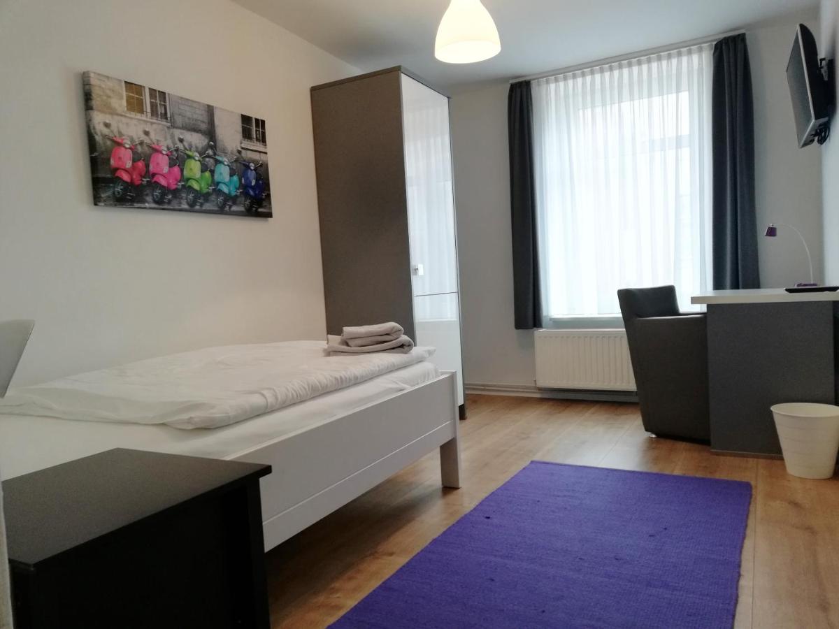 Single Room with Shared Bathroom photo 2