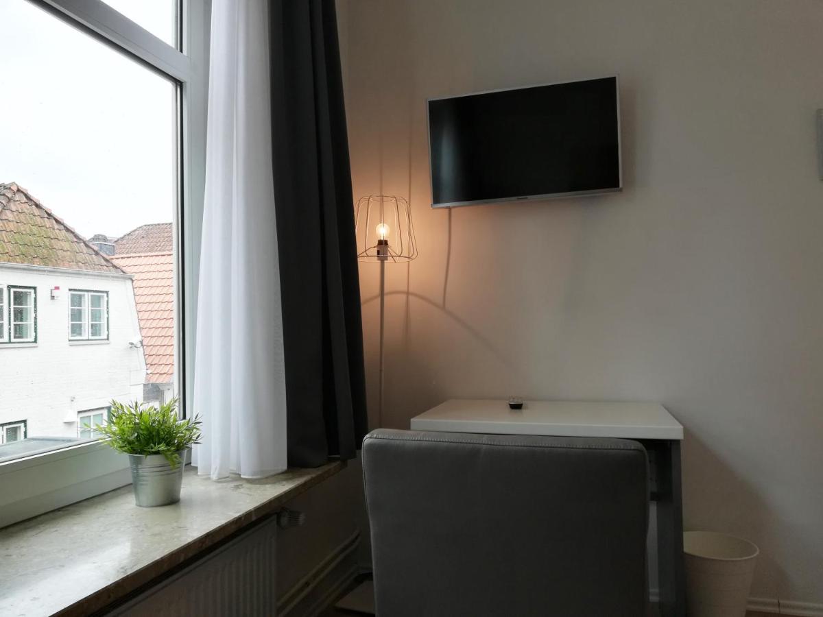 Standard Twin Room with Shared Bathroom photo 2